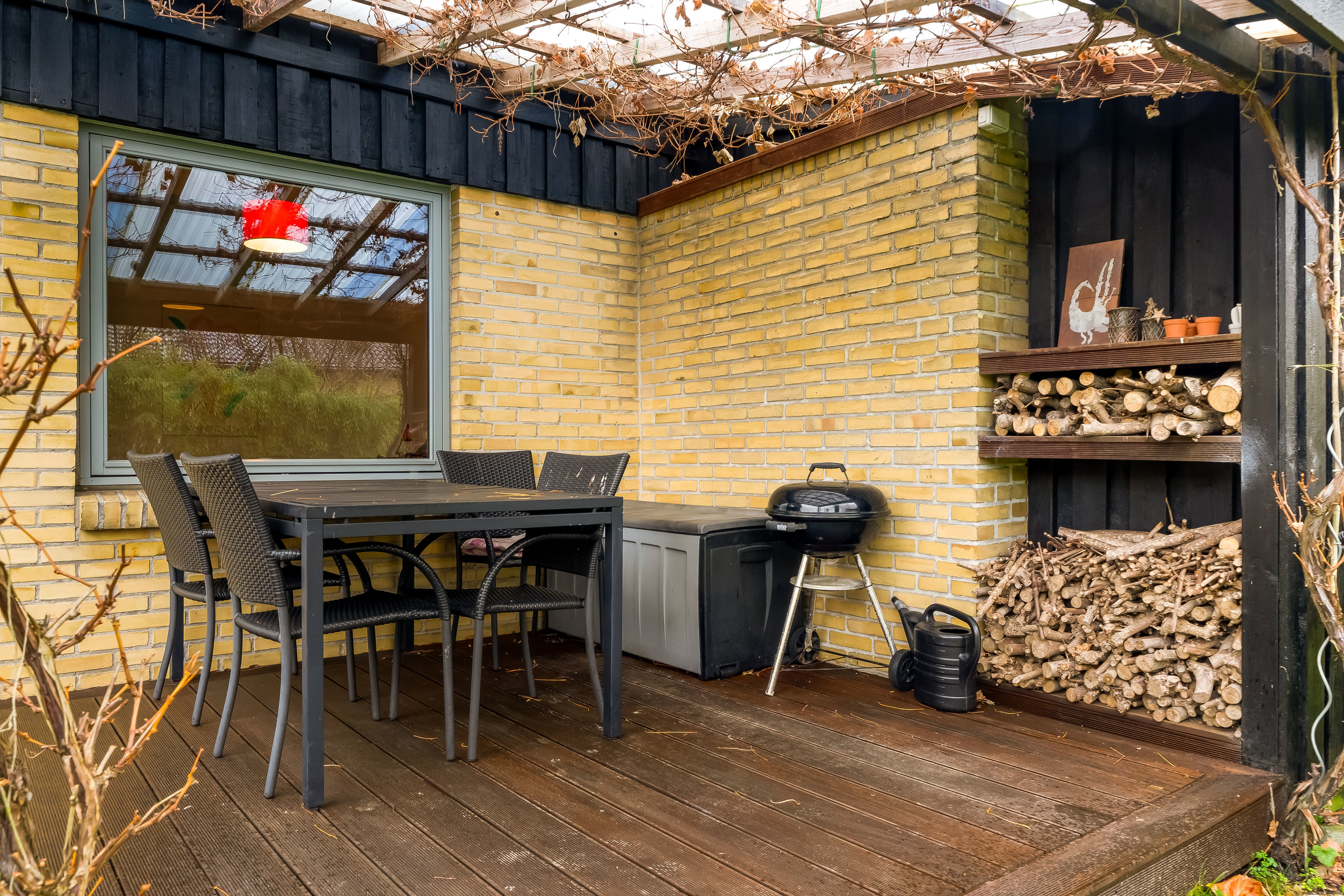 Fremhævet overdækket terrasse billede i fuldskærmstilstand. Billede af Hjortespringet 1, 3400 Hillerød