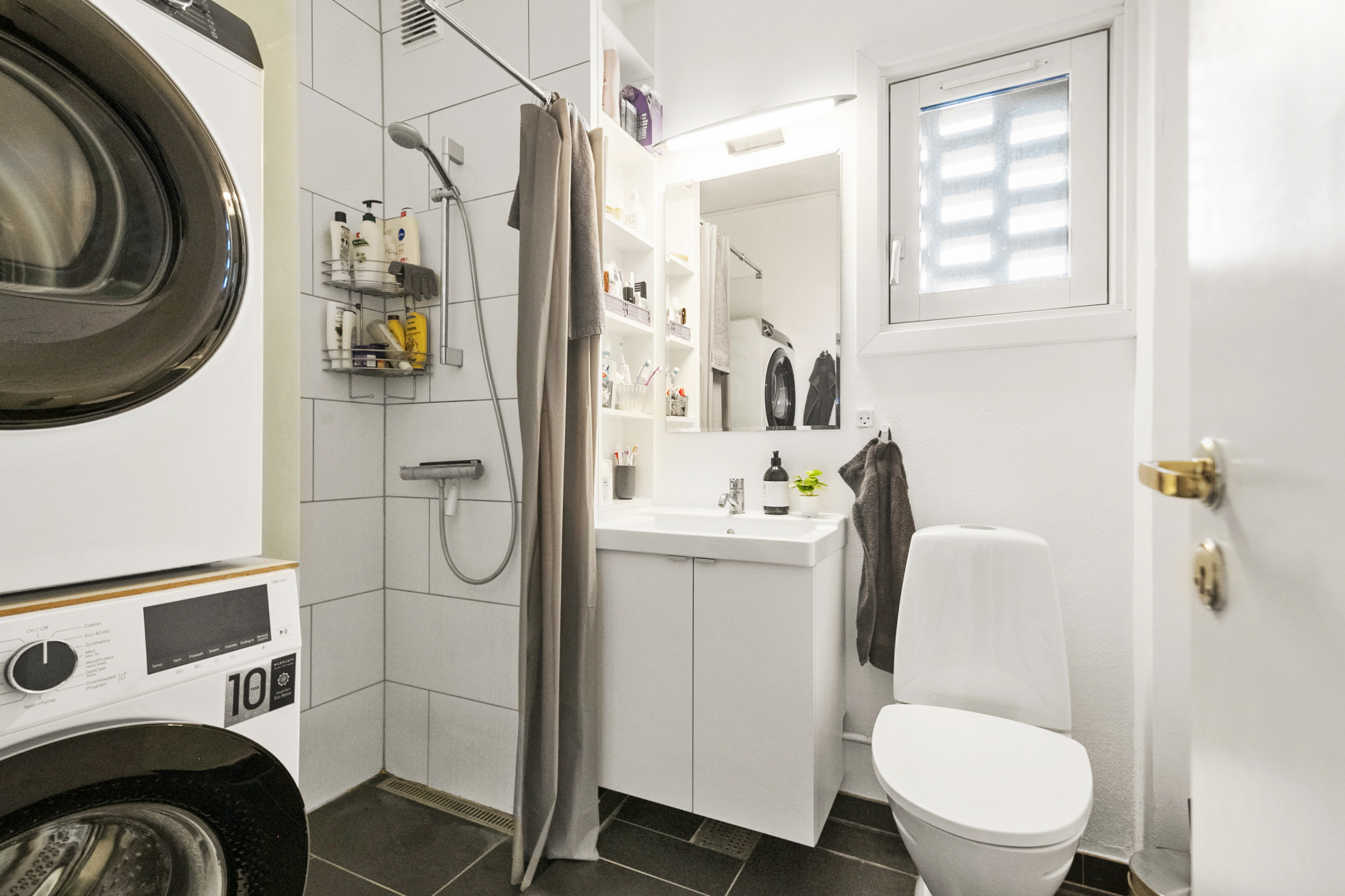 Fremhævet badeværelse billede i fuldskærmstilstand. Billede af Jens Baggesens Vej 108, 2. th., 8200 Aarhus N