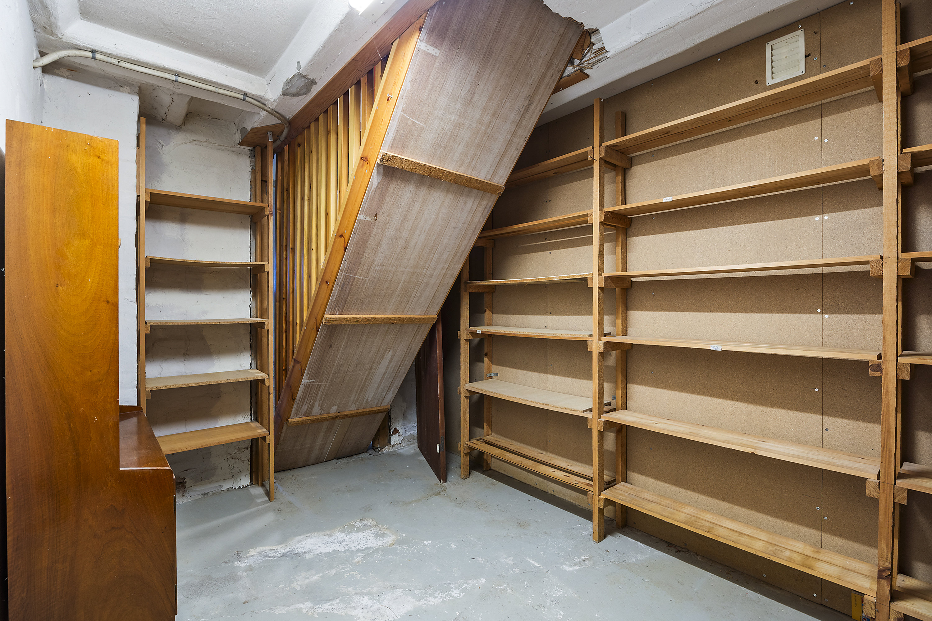 Fremhævet trappe billede i fuldskærmstilstand. Billede af Emdrup Mosevej 18, 2400 København NV