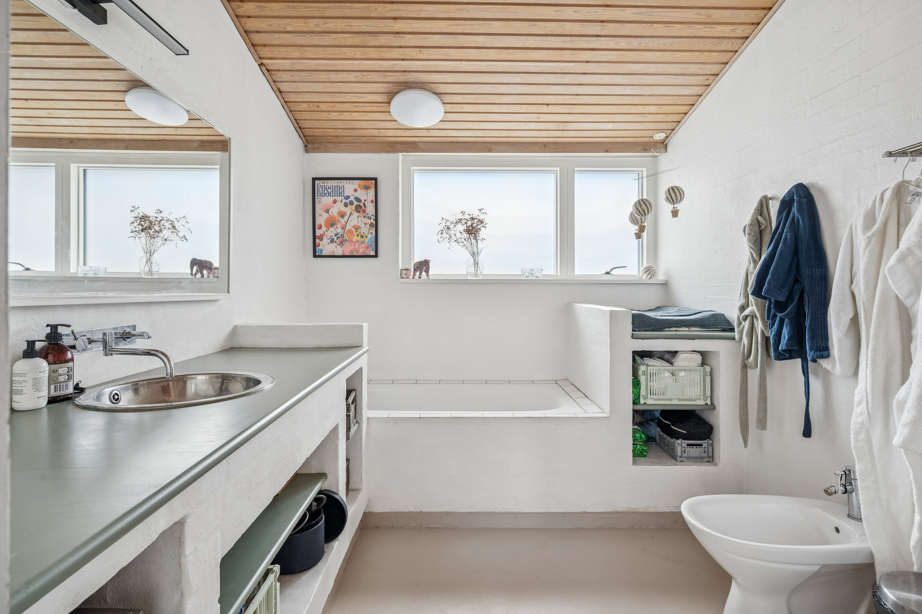 Fremhævet bad billede i fuldskærmstilstand. Billede af Tålforhøj 11, 8250 Egå