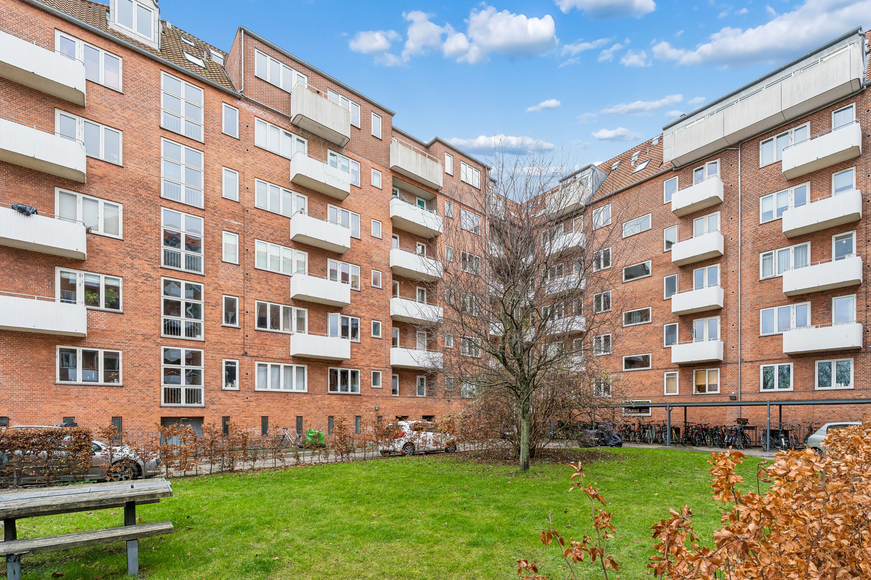 Fremhævet gårdmiljø billede i fuldskærmstilstand. Billede af Østerbrogade 220, 2. tv., 2100 København Ø