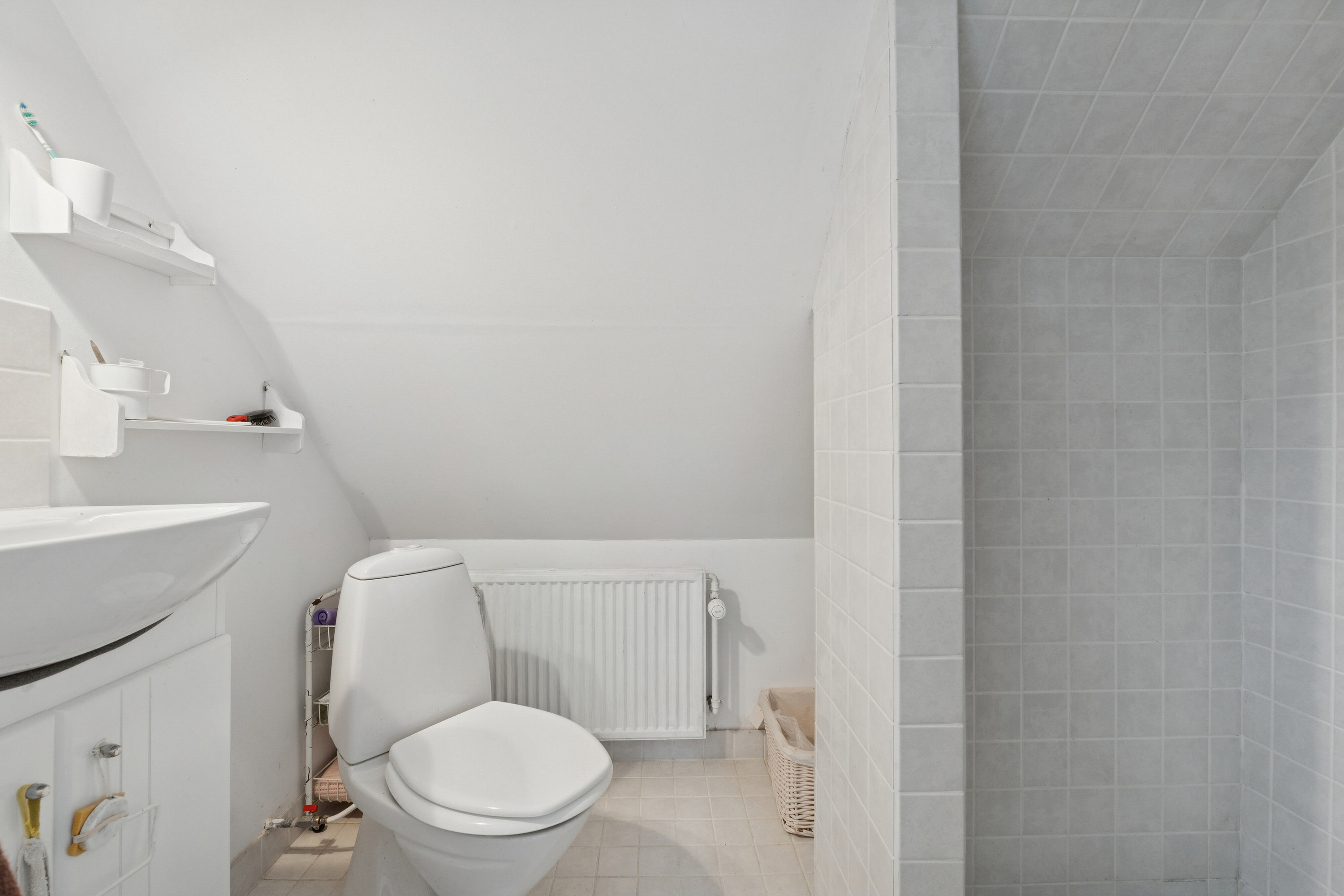 Fremhævet badeværelse billede i fuldskærmstilstand. Billede af Eskebjergvej 16, 5762 Vester Skerninge