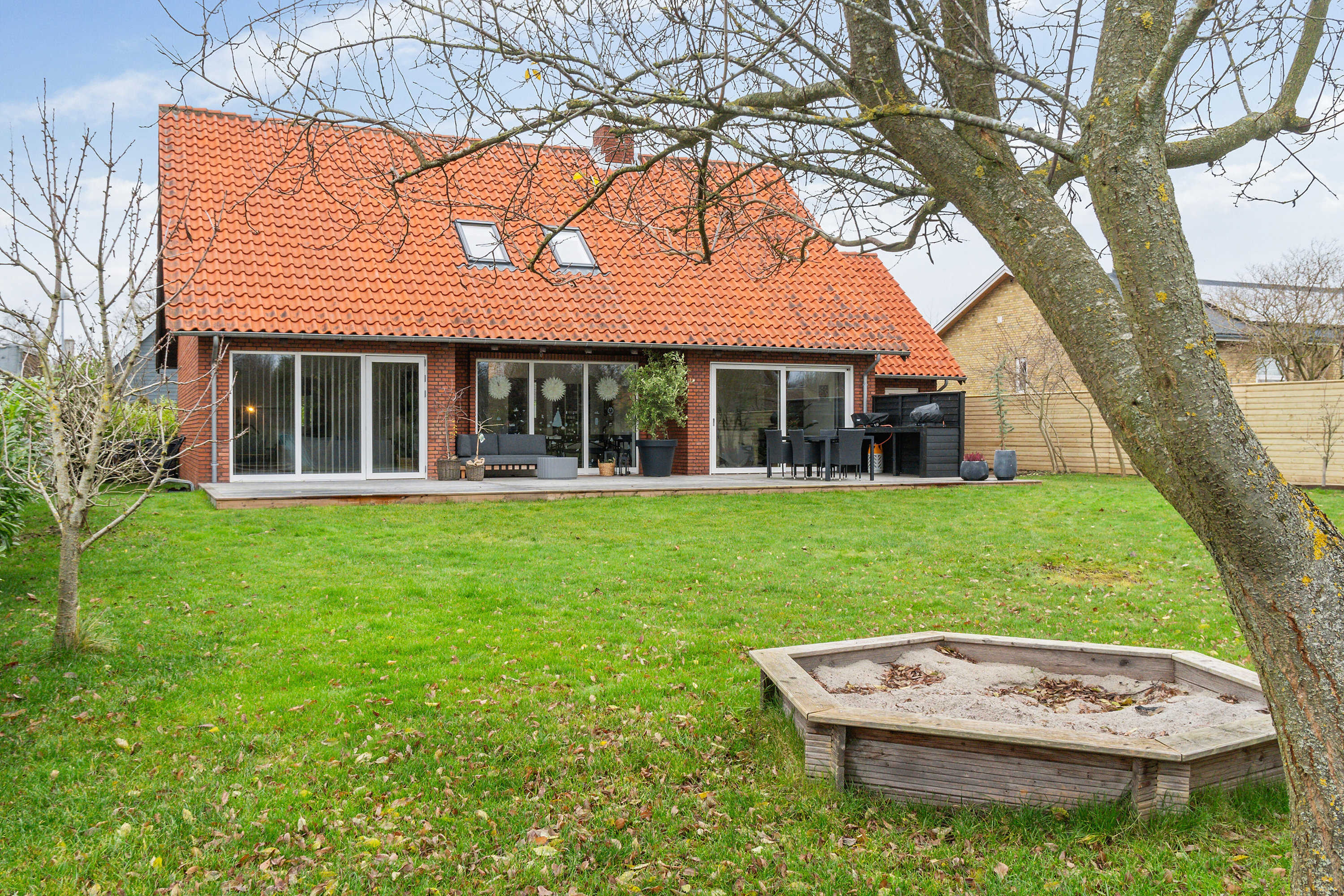 Fremhævet set fra haven billede i fuldskærmstilstand. Billede af Sjællandsvej 20, 4200 Slagelse