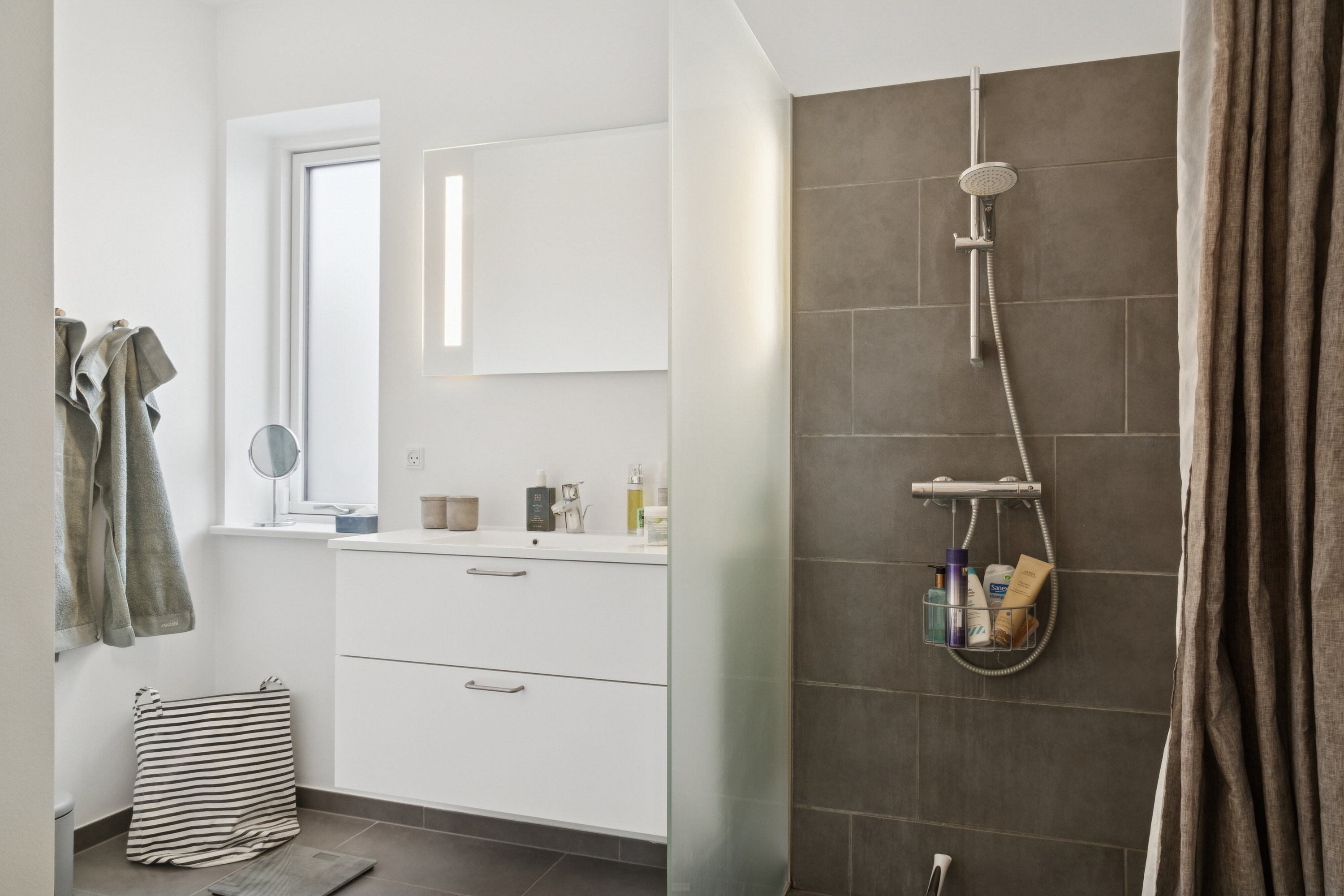 Fremhævet badeværelse billede i fuldskærmstilstand. Billede af Obstruphøjen 42B, 8320 Mårslet