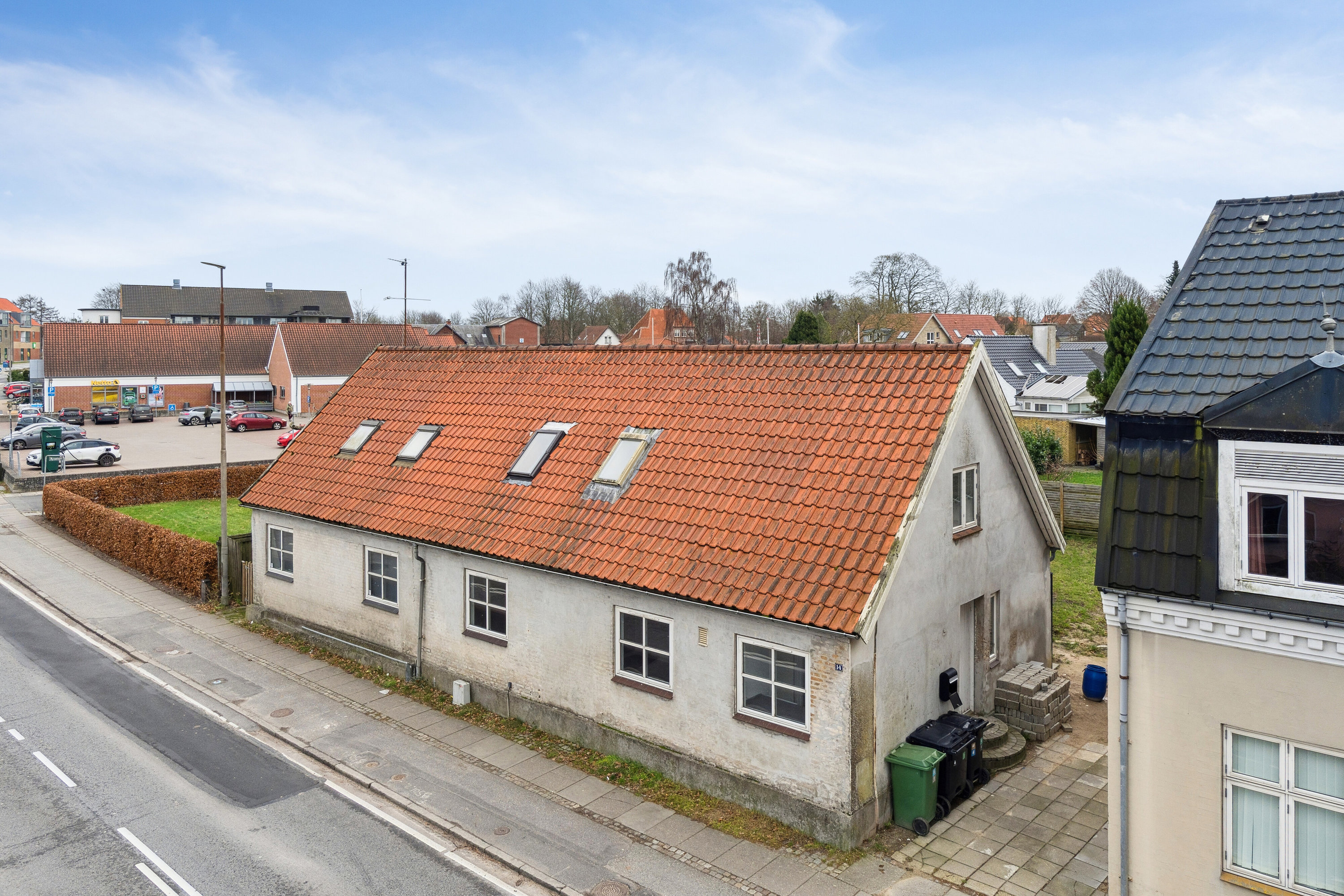 Miniaturebillede 1: set fra vejen. Billede af Vestergade 14, 5750 Ringe