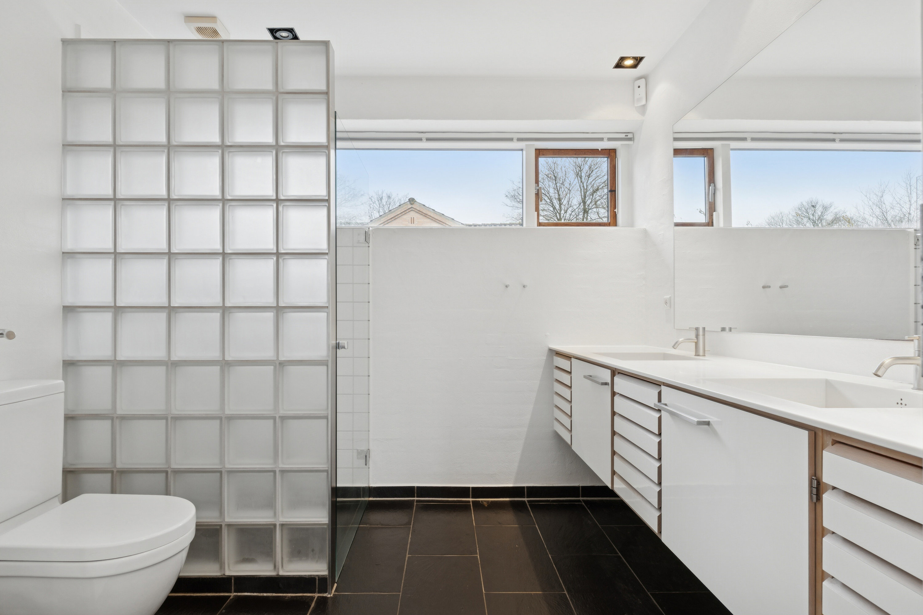 Fremhævet badeværelse billede i fuldskærmstilstand. Billede af Bakkegårdsvej 3, Kollund, 6340 Kruså