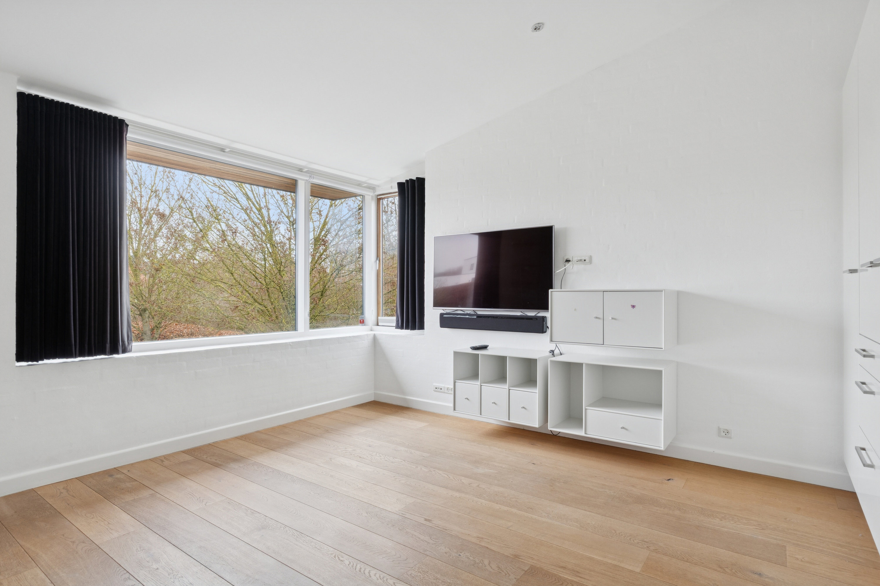 Fremhævet stue billede i fuldskærmstilstand. Billede af Bakkegårdsvej 3, Kollund, 6340 Kruså