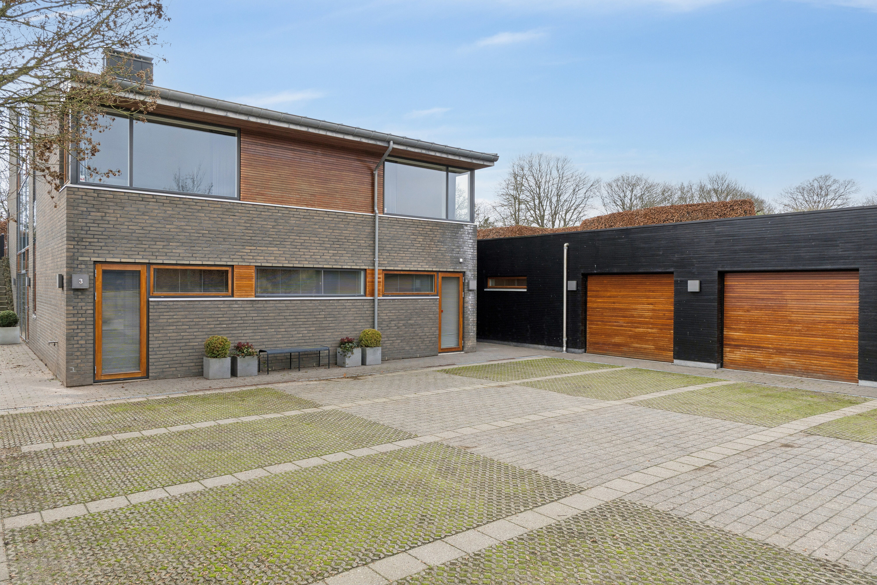 Miniaturebillede 1: set fra vejen. Billede af Bakkegårdsvej 3, Kollund, 6340 Kruså