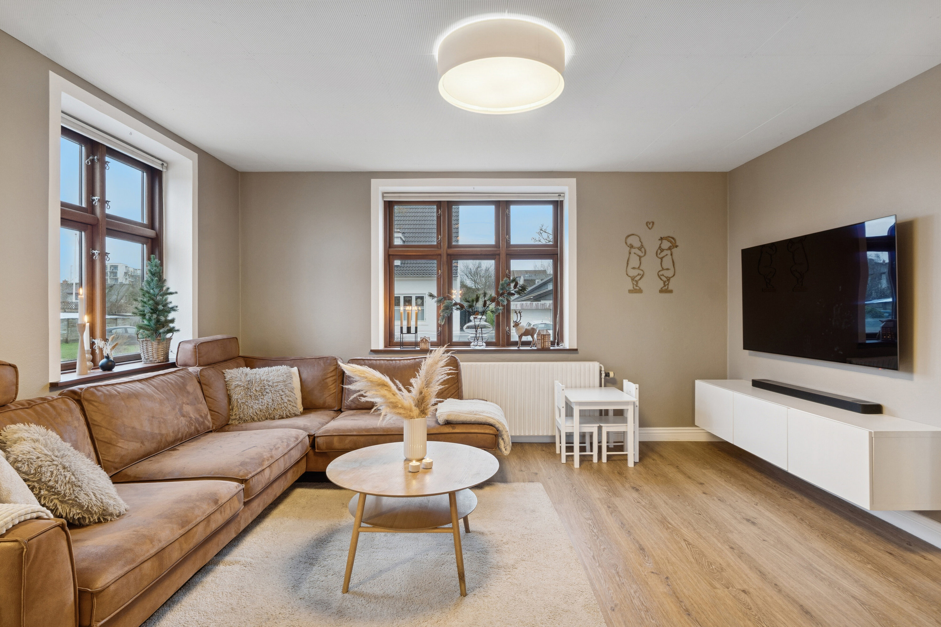 Fremhævet stue billede i fuldskærmstilstand. Billede af Frilandsvej 16, 9800 Hjørring