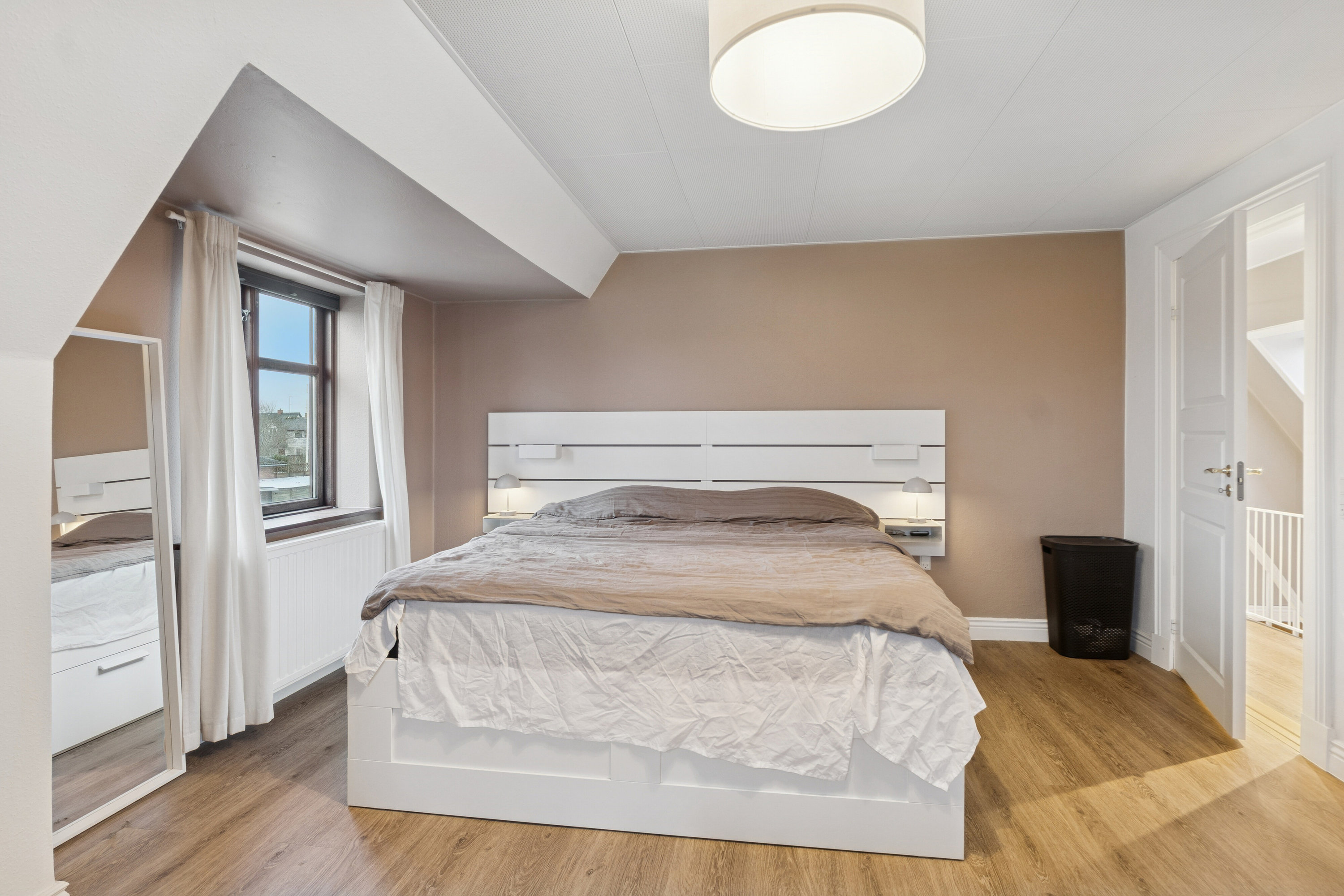 Fremhævet soveværelse billede i fuldskærmstilstand. Billede af Frilandsvej 16, 9800 Hjørring