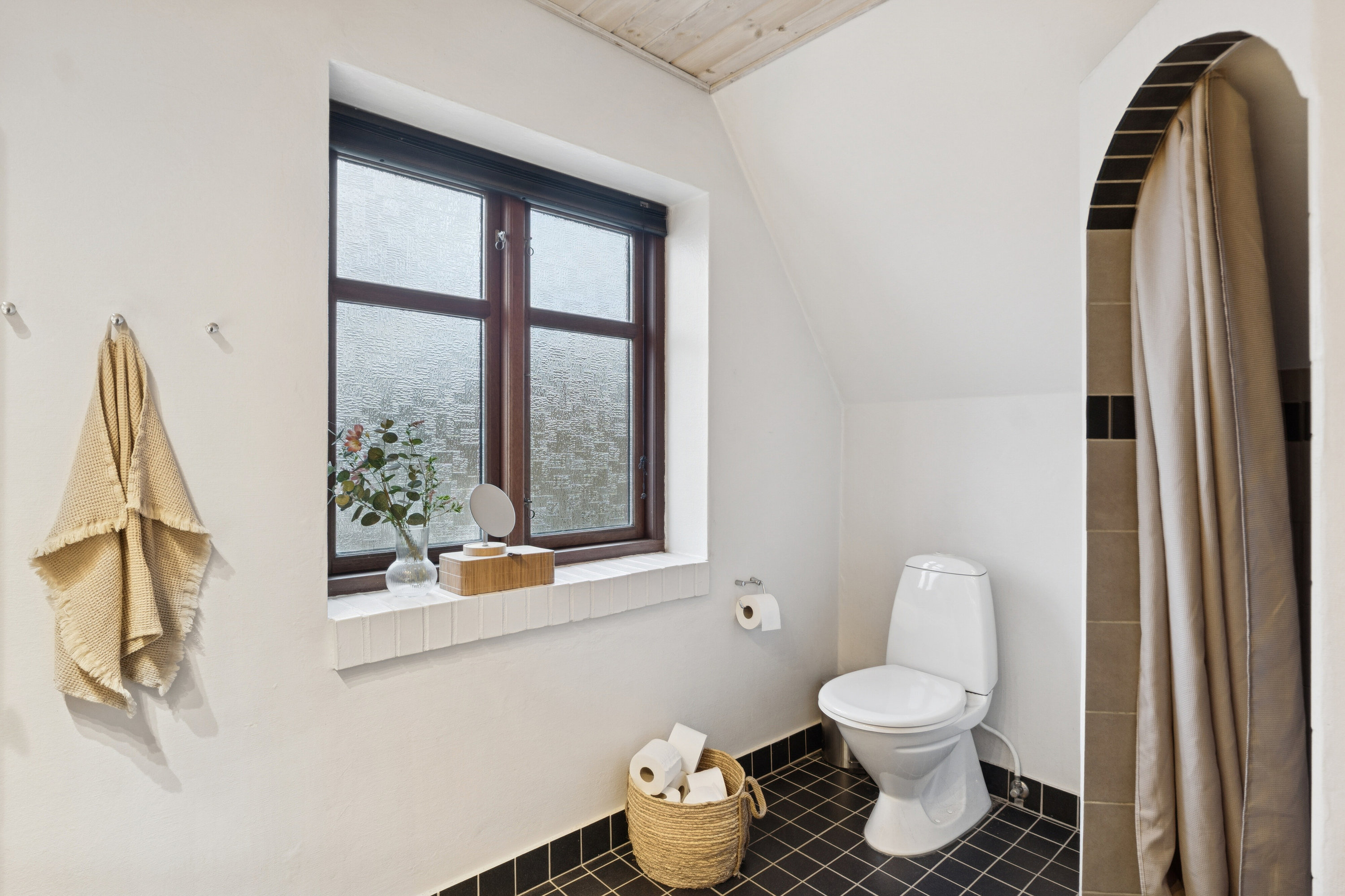 Fremhævet badeværelse billede i fuldskærmstilstand. Billede af Frilandsvej 16, 9800 Hjørring