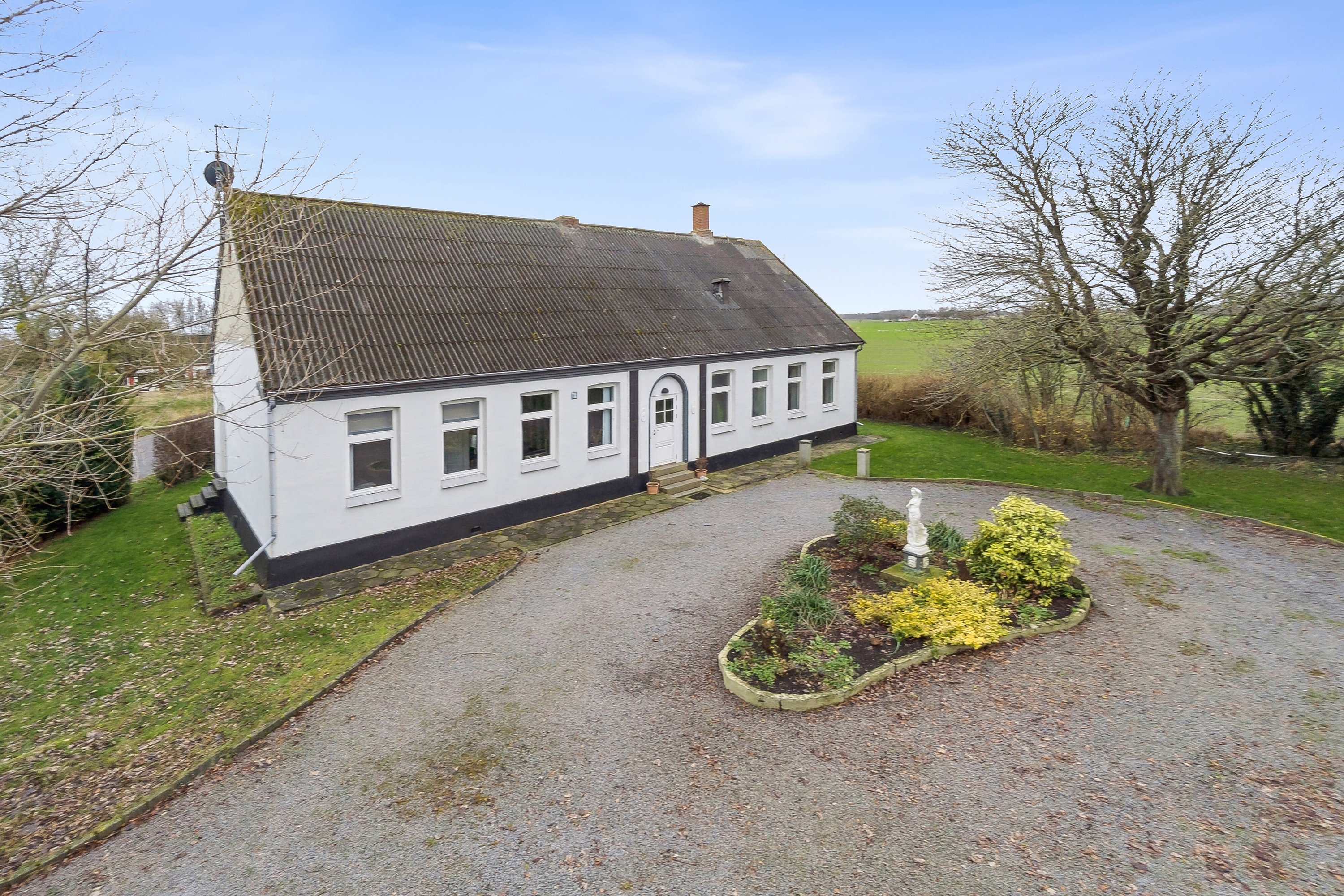 Fremhævet set fra vejen billede i fuldskærmstilstand. Billede af Pederskervejen 8, Bodilsker, 3730 Nexø