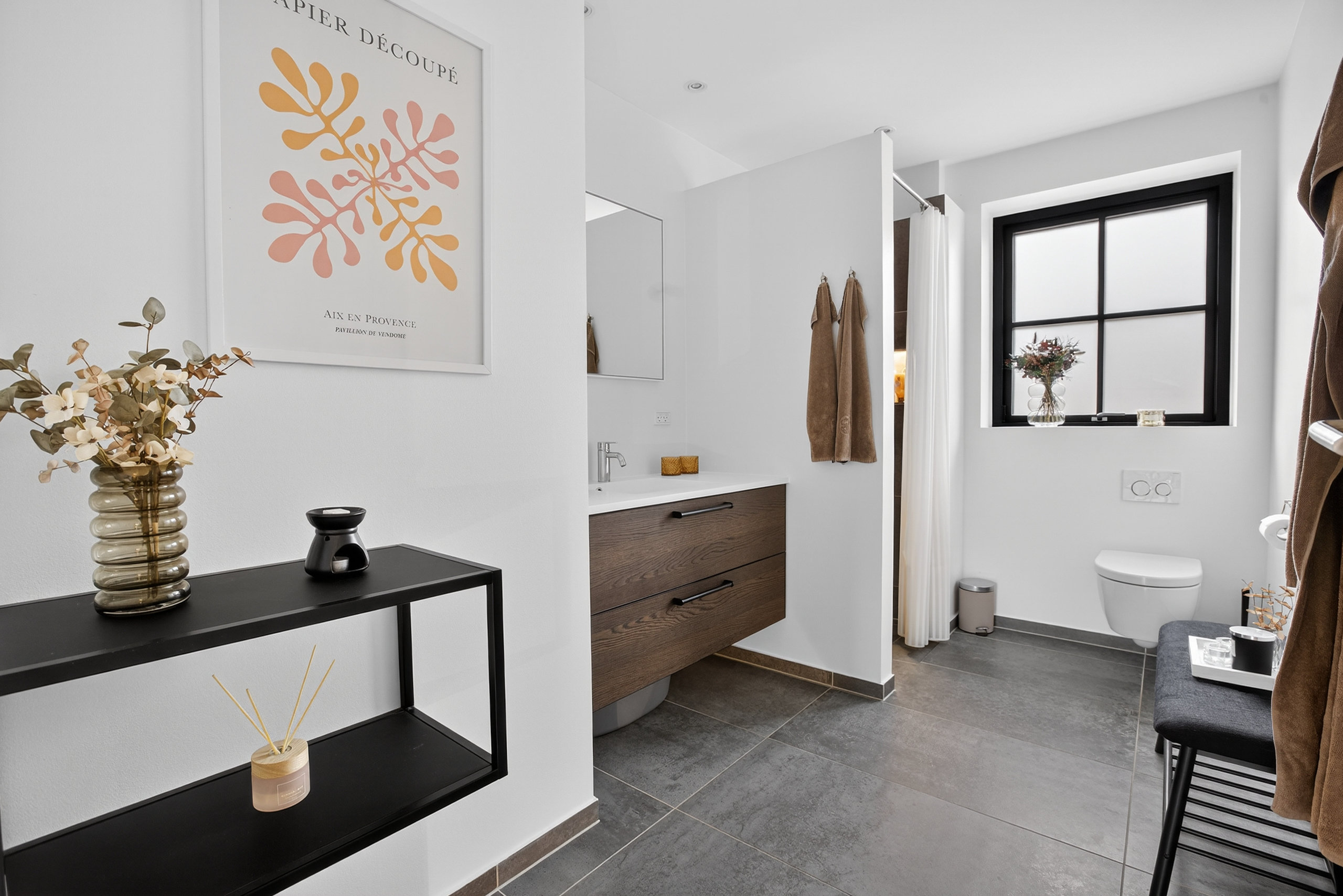 Fremhævet bad billede i fuldskærmstilstand. Billede af Smørum Bygade 43, Smørumovre, 2765 Smørum