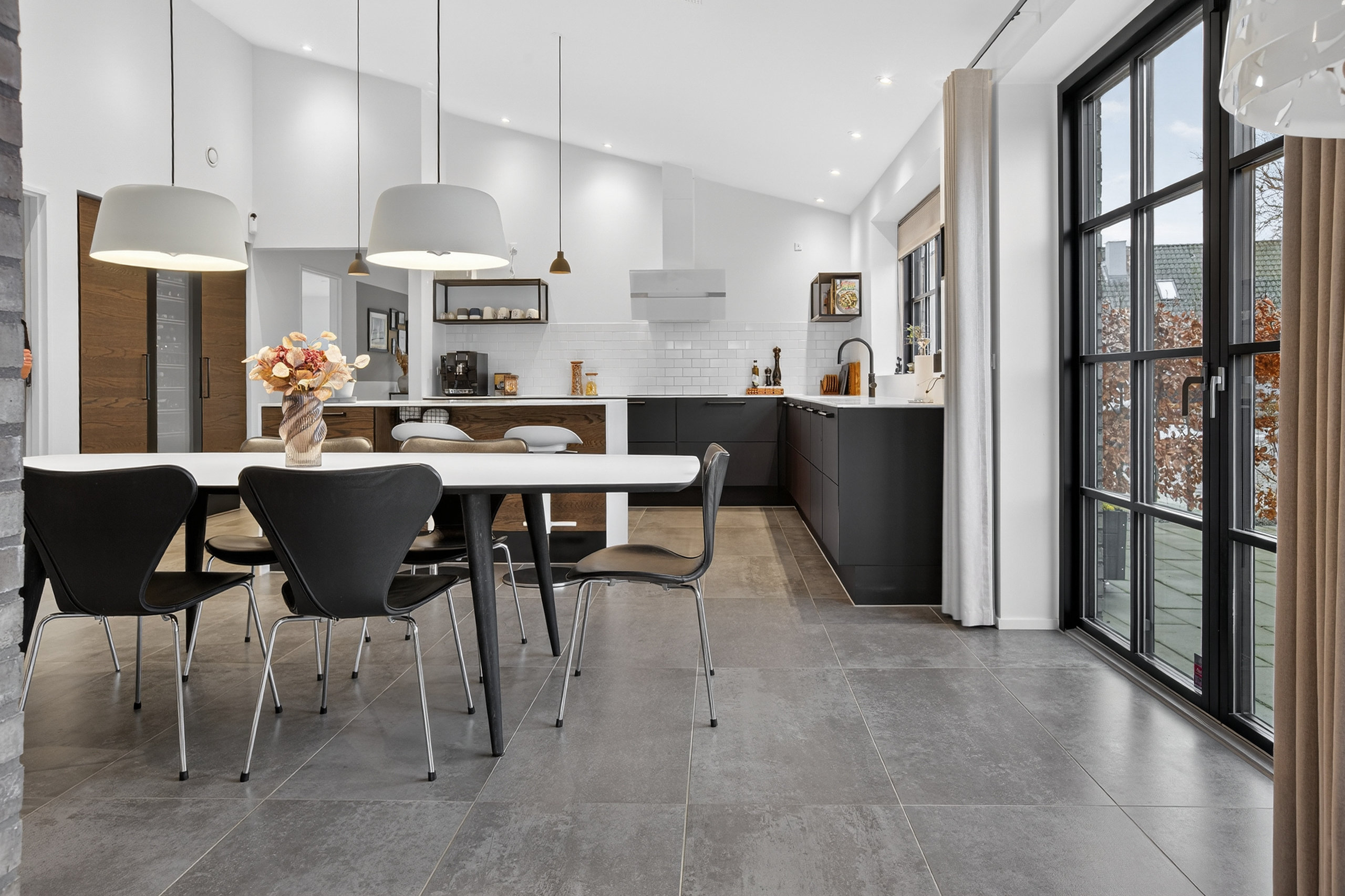 Fremhævet spisestue billede i fuldskærmstilstand. Billede af Smørum Bygade 43, Smørumovre, 2765 Smørum