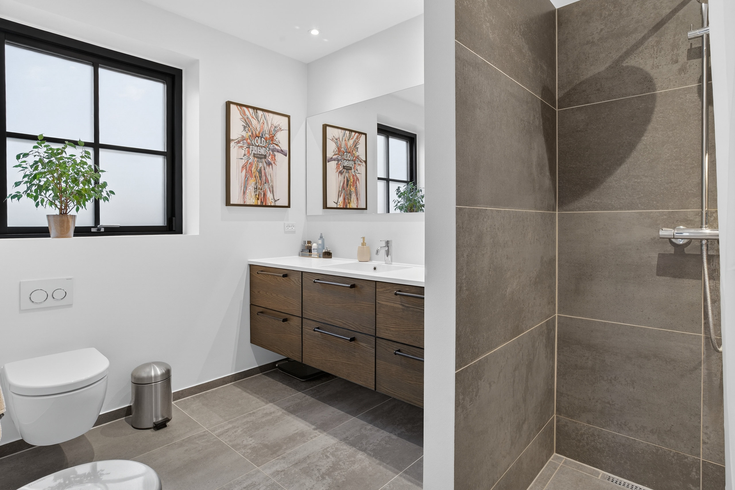 Fremhævet bad billede i fuldskærmstilstand. Billede af Smørum Bygade 43, Smørumovre, 2765 Smørum