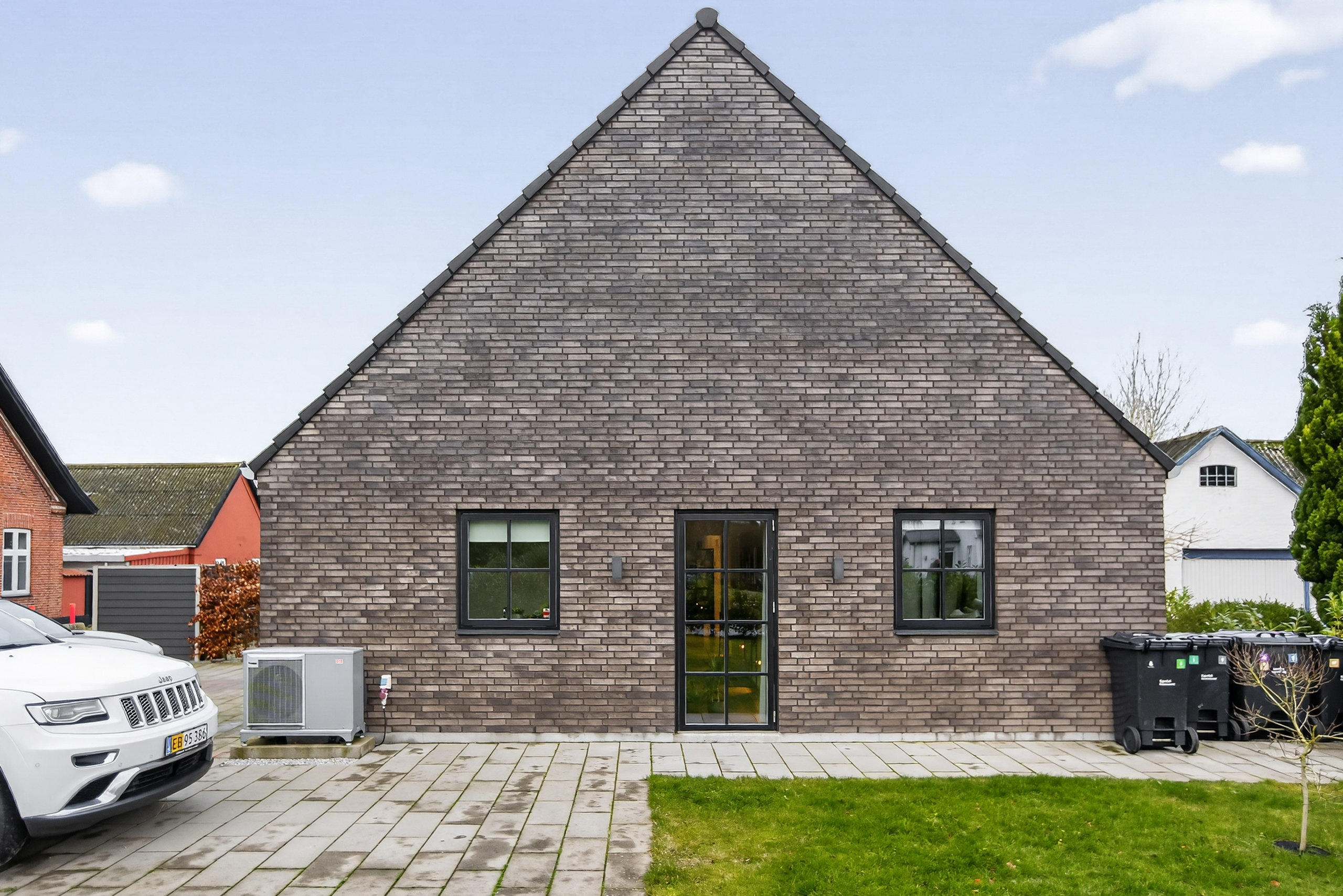 Fremhævet ude billede i fuldskærmstilstand. Billede af Smørum Bygade 43, Smørumovre, 2765 Smørum