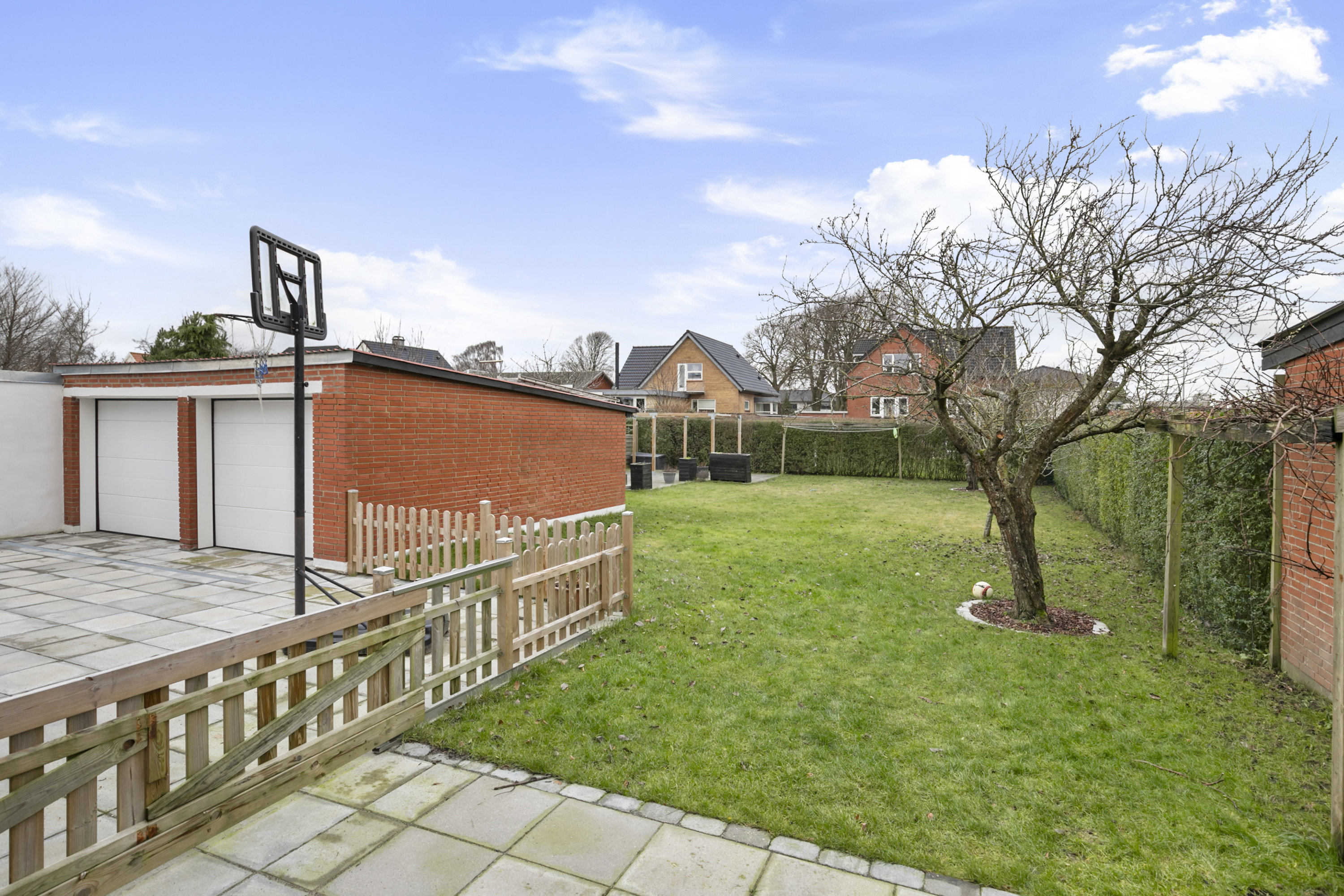 Fremhævet have billede i fuldskærmstilstand. Billede af Rosenvængets Alle 21, 9700 Brønderslev