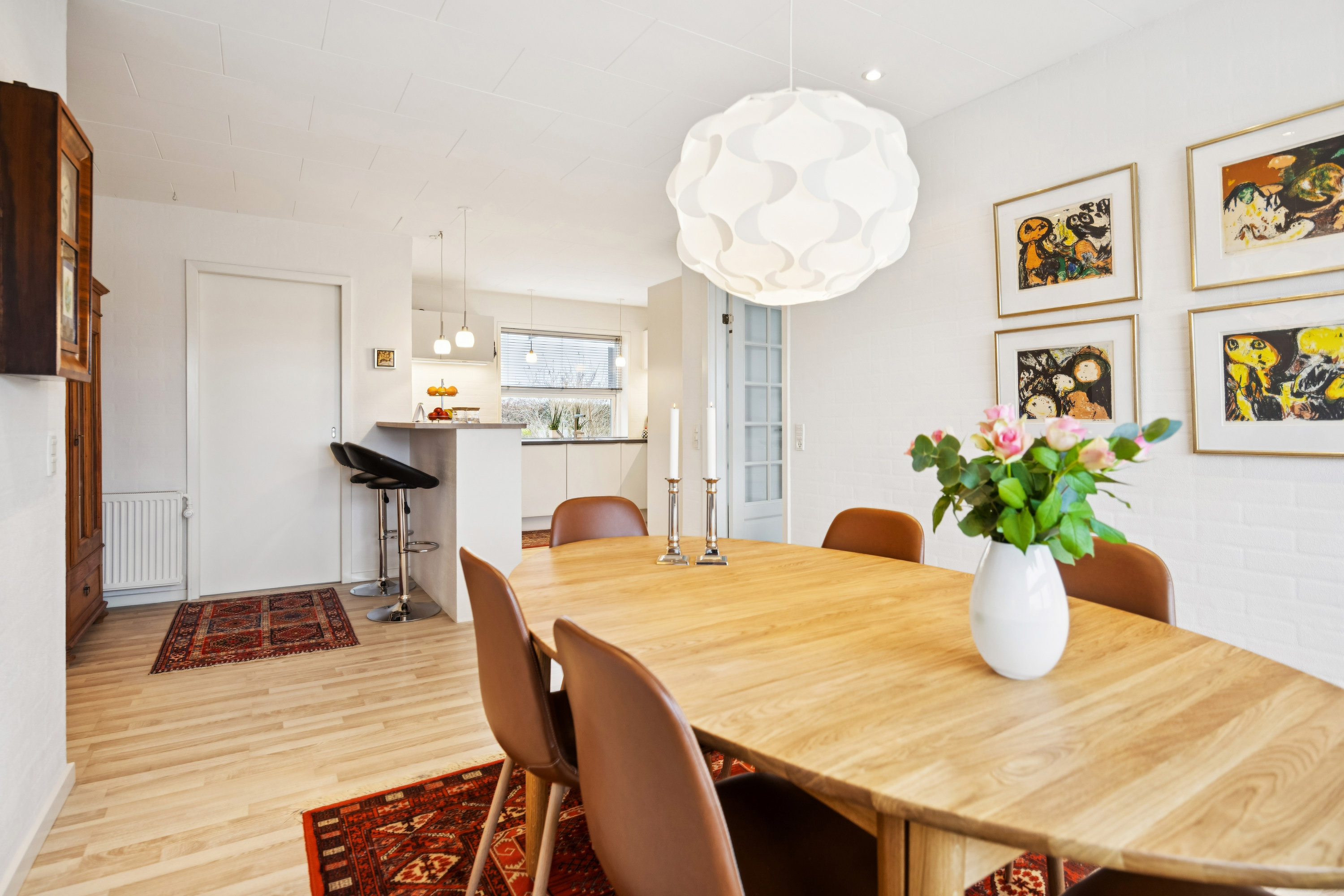 Fremhævet stue billede i fuldskærmstilstand. Billede af Mester Eriks Vej 12A, 9000 Aalborg