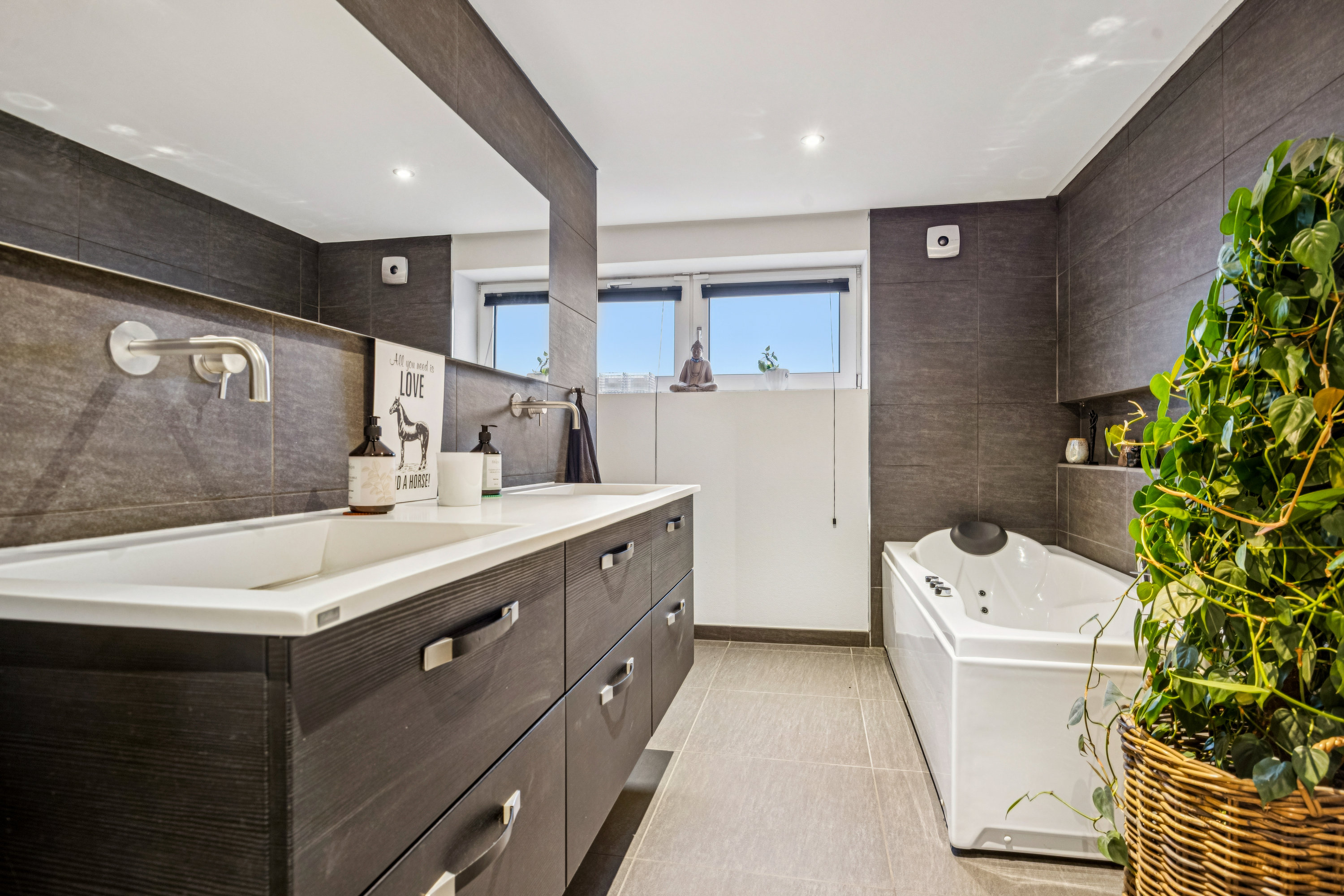 Miniaturebillede 1: badeværelse. Billede af Halsvej 217, Vester Hassing, 9310 Vodskov