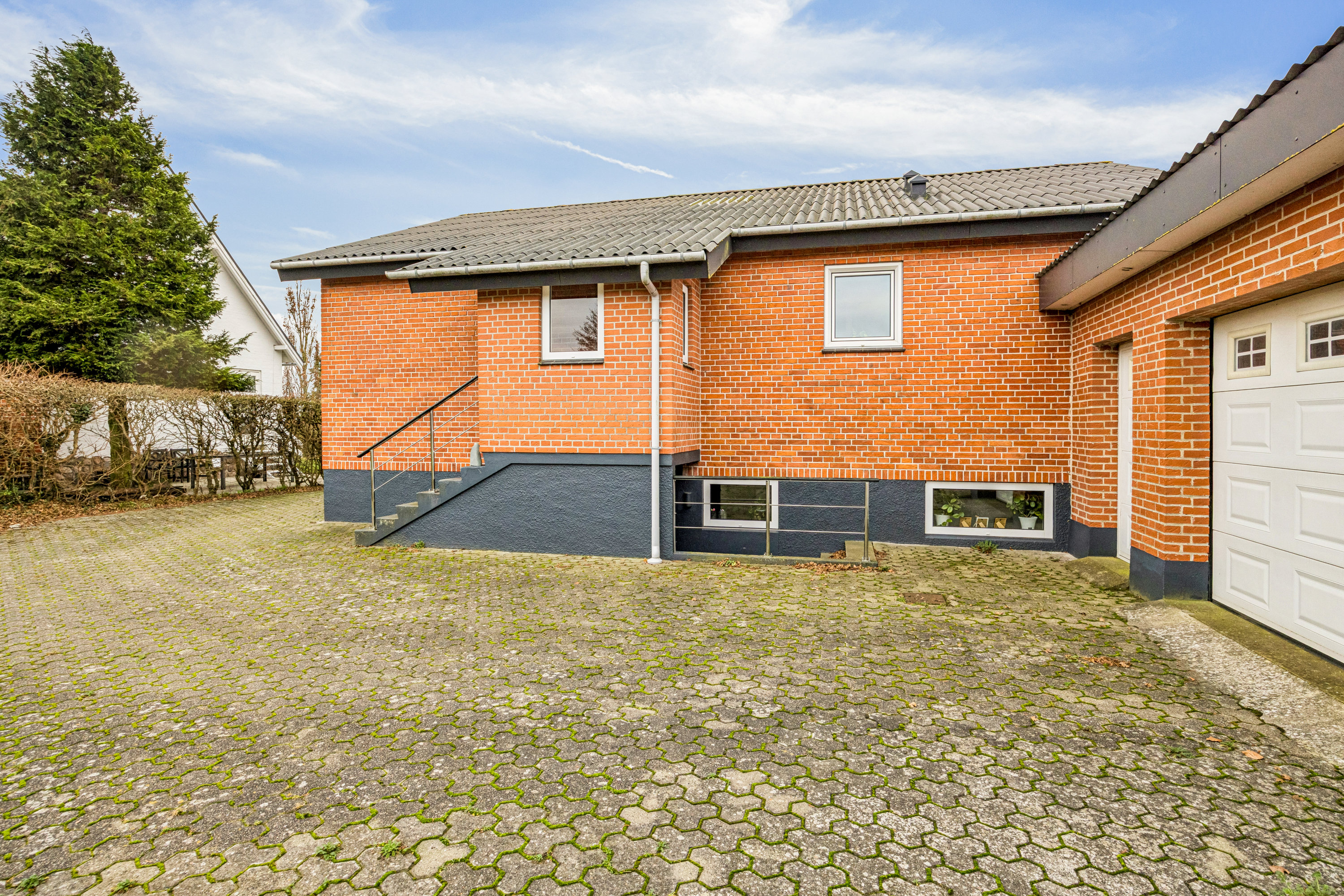 Fremhævet gårdsplads billede i fuldskærmstilstand. Billede af Halsvej 217, Vester Hassing, 9310 Vodskov