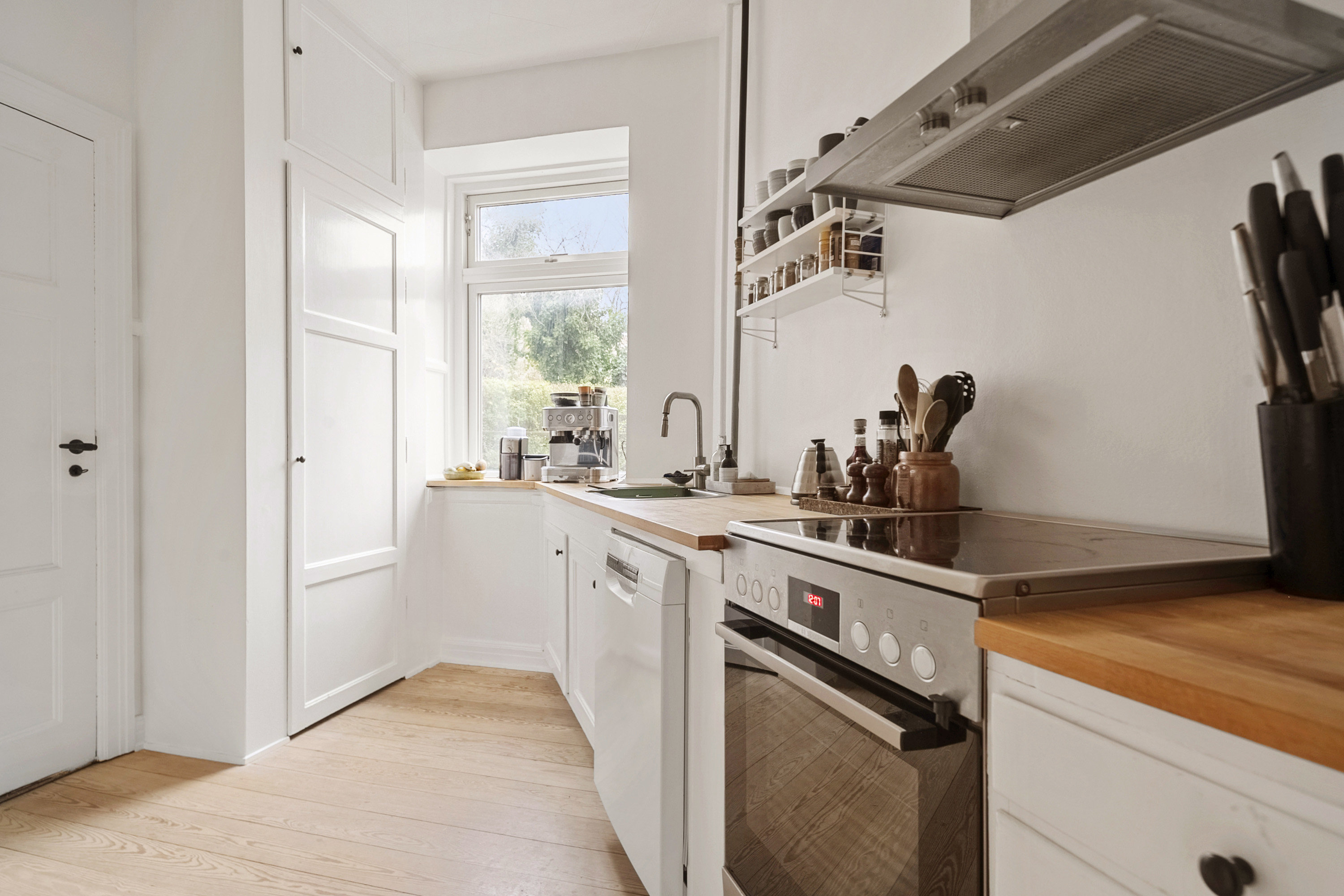 Fremhævet køkken billede i fuldskærmstilstand. Billede af Ivar Huitfeldts Gade 72, st.. th., Trøjborg, 8200 Aarhus N