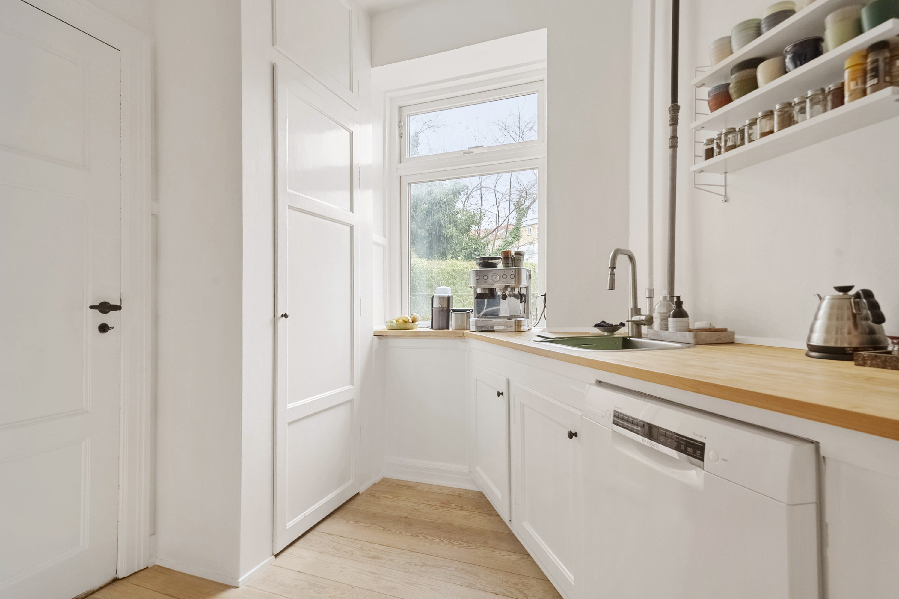 Fremhævet køkken billede i fuldskærmstilstand. Billede af Ivar Huitfeldts Gade 72, st.. th., Trøjborg, 8200 Aarhus N