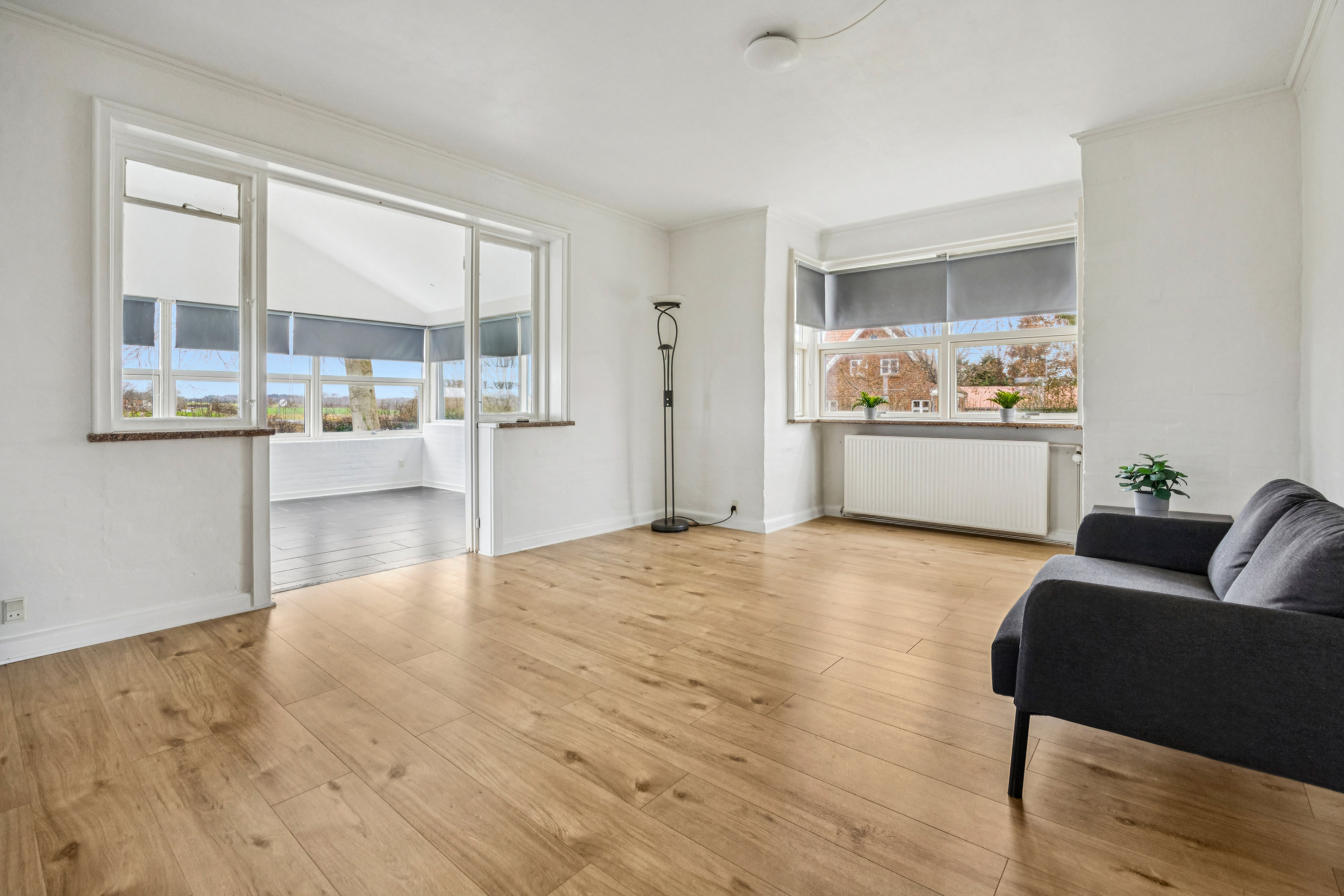 Fremhævet stue billede i fuldskærmstilstand. Billede af Hølundvej 70, Øster Hassing, 9362 Gandrup