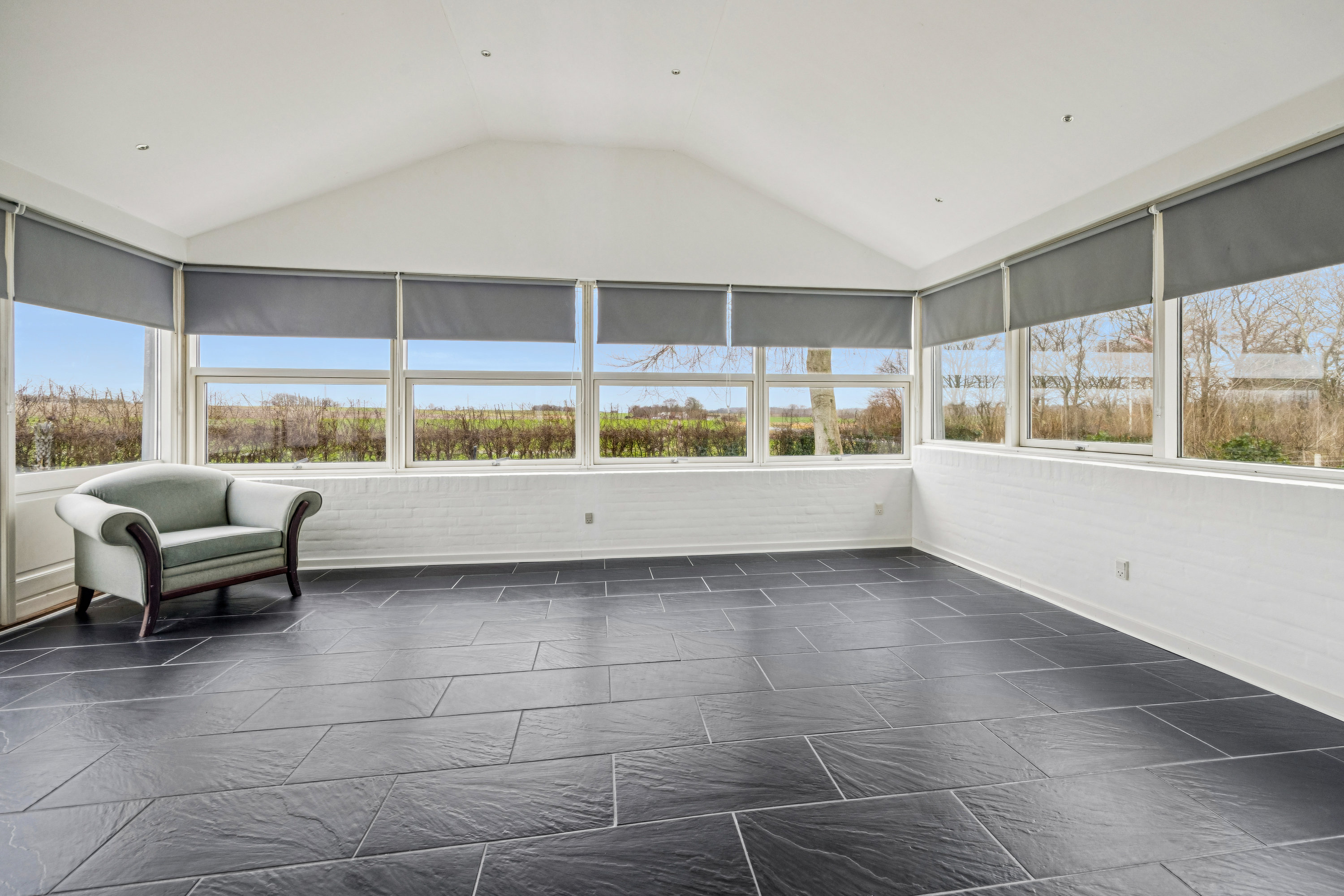 Fremhævet stue billede i fuldskærmstilstand. Billede af Hølundvej 70, Øster Hassing, 9362 Gandrup