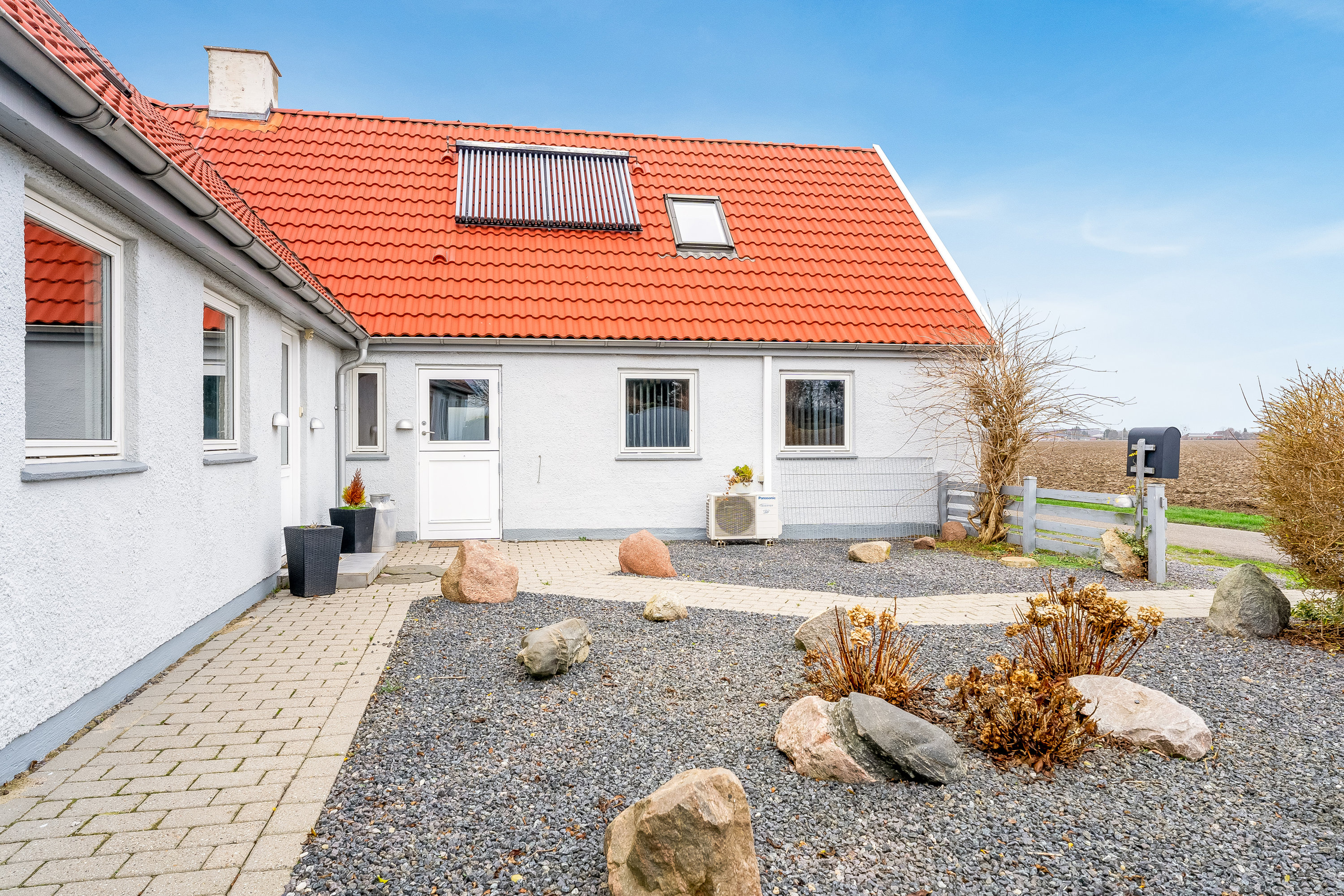 Fremhævet facade billede i fuldskærmstilstand. Billede af Sætmadsvej 3, Erikstrup, 4930 Maribo