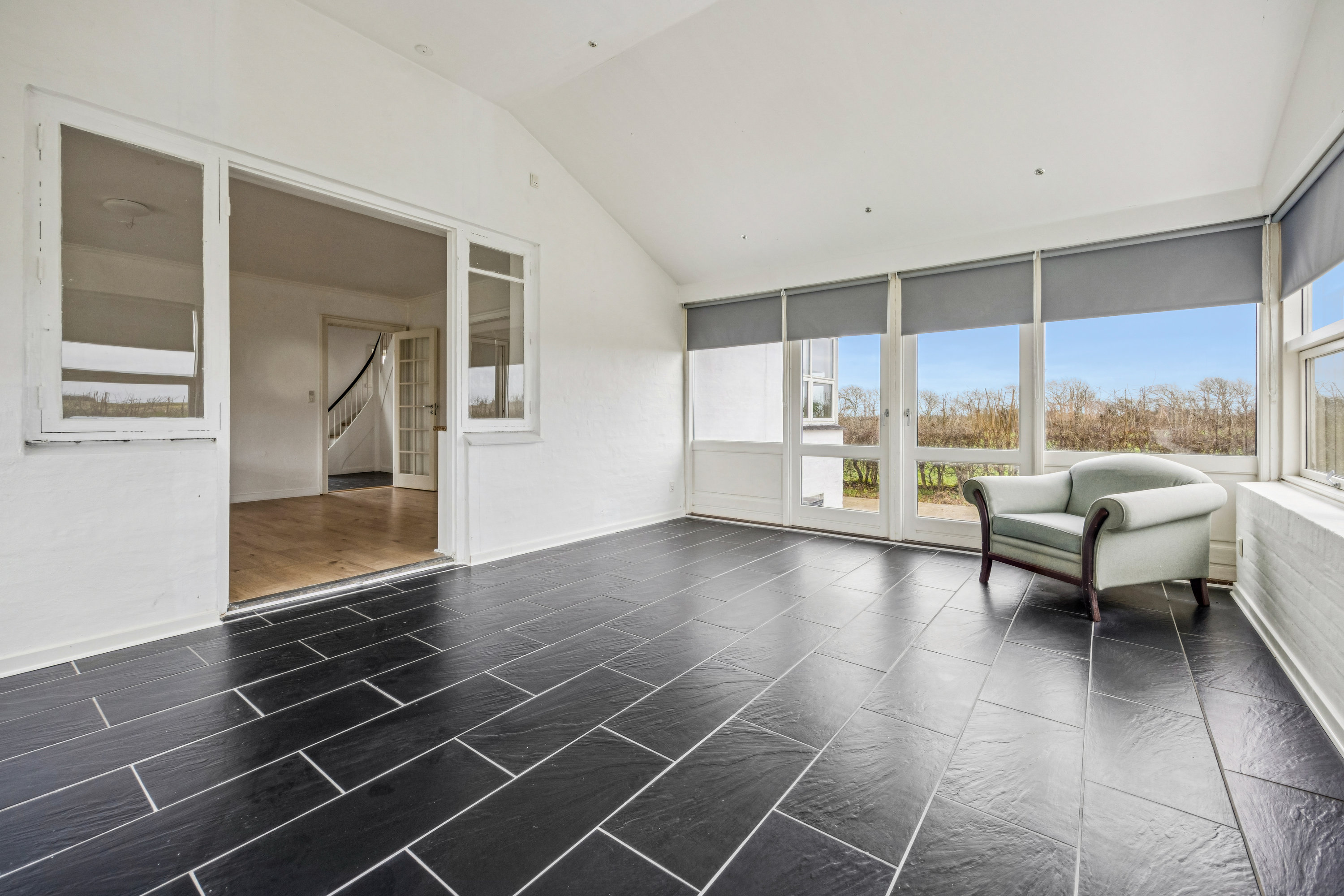 Fremhævet stue billede i fuldskærmstilstand. Billede af Hølundvej 70, Øster Hassing, 9362 Gandrup