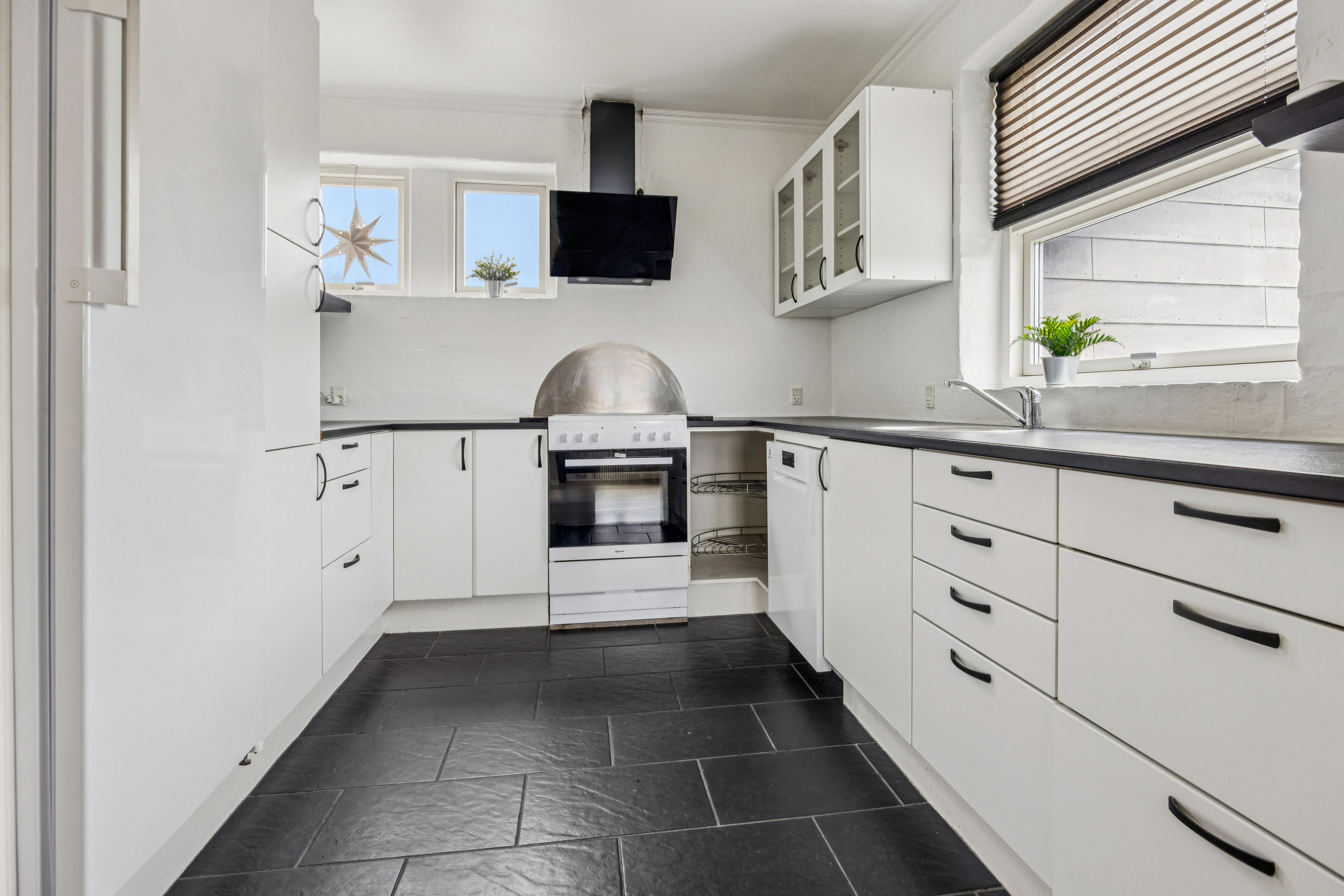 Fremhævet køkken billede i fuldskærmstilstand. Billede af Hølundvej 70, Øster Hassing, 9362 Gandrup