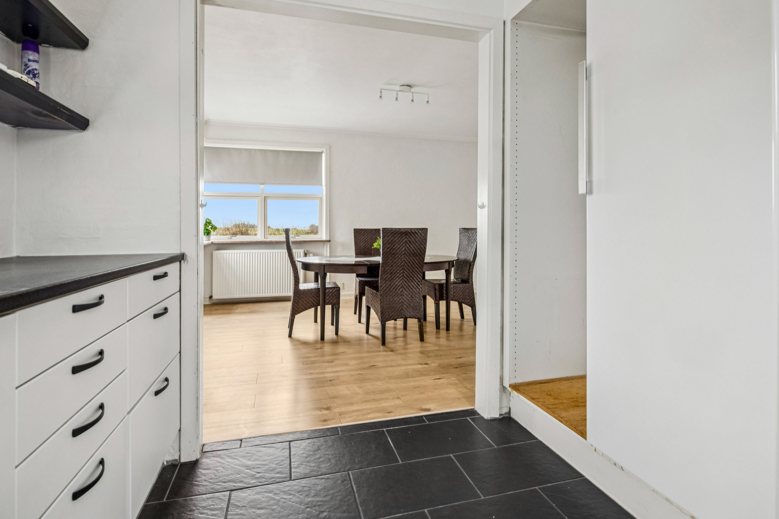 Fremhævet køkken billede i fuldskærmstilstand. Billede af Hølundvej 70, Øster Hassing, 9362 Gandrup