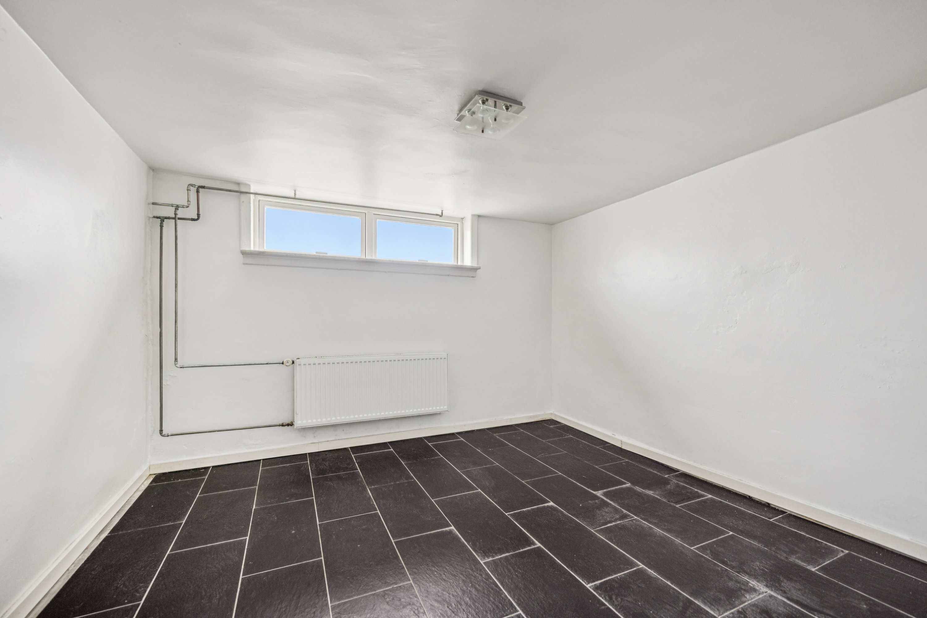 Fremhævet kælderrum billede i fuldskærmstilstand. Billede af Hølundvej 70, Øster Hassing, 9362 Gandrup