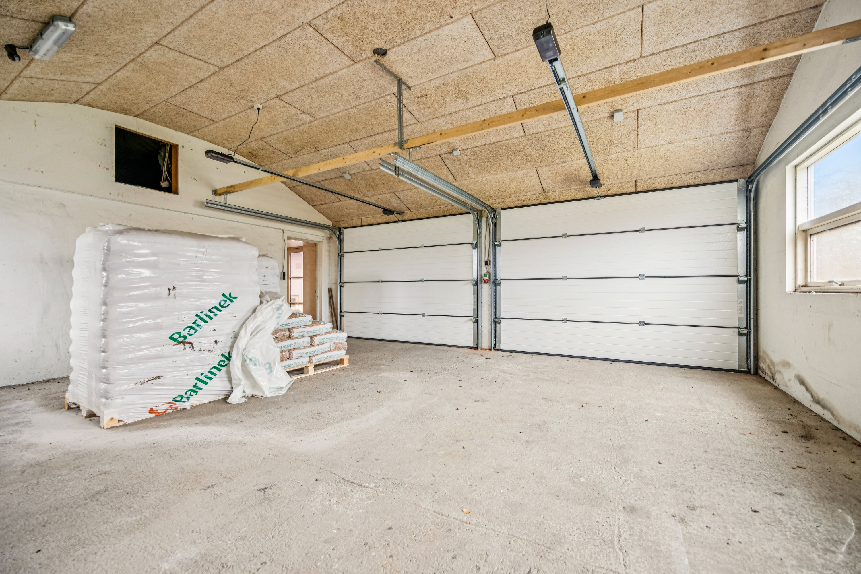 Fremhævet garage billede i fuldskærmstilstand. Billede af Hølundvej 70, Øster Hassing, 9362 Gandrup