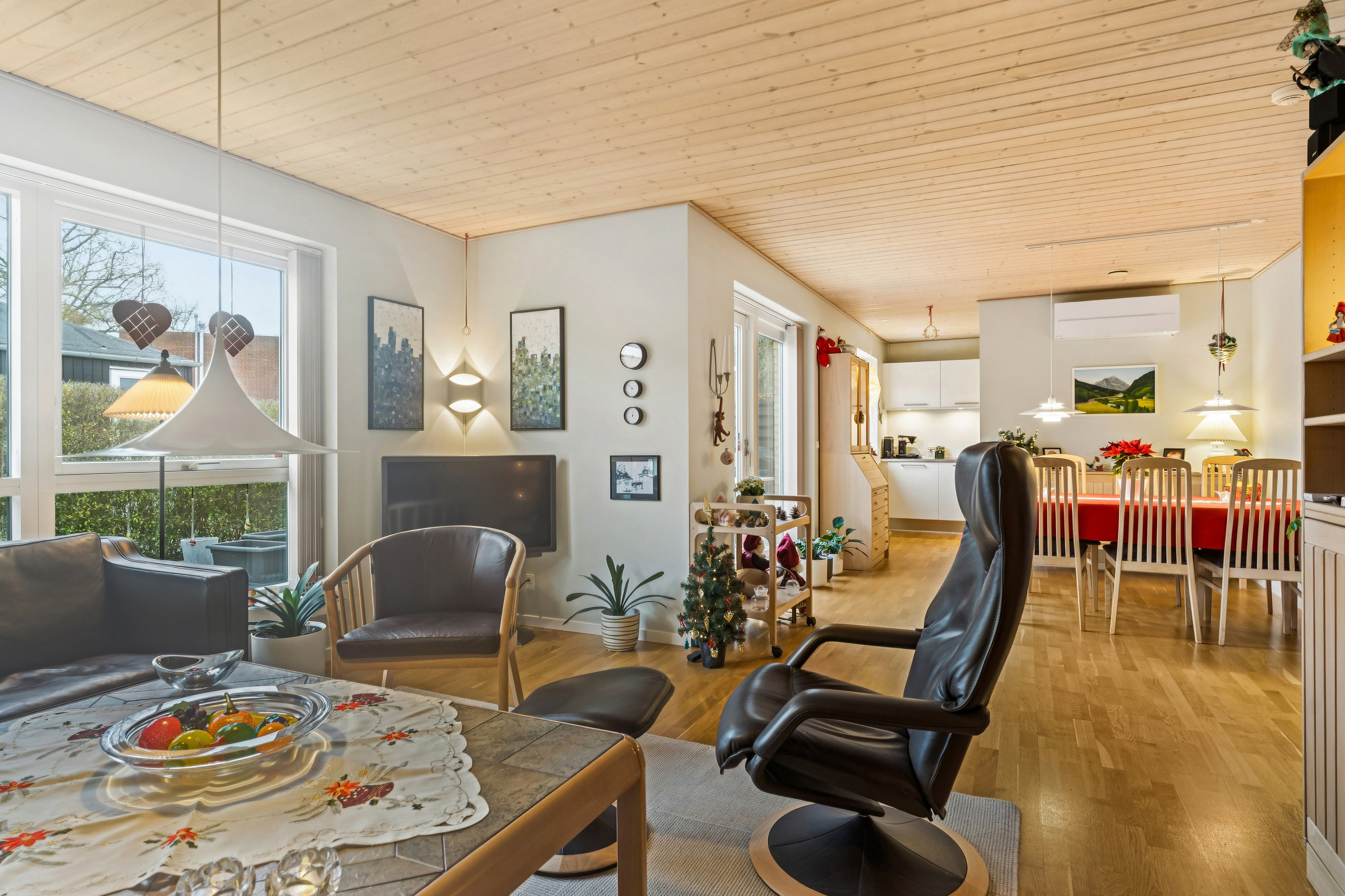 Fremhævet stue billede i fuldskærmstilstand. Billede af Rørløkken 111A, 2730 Herlev