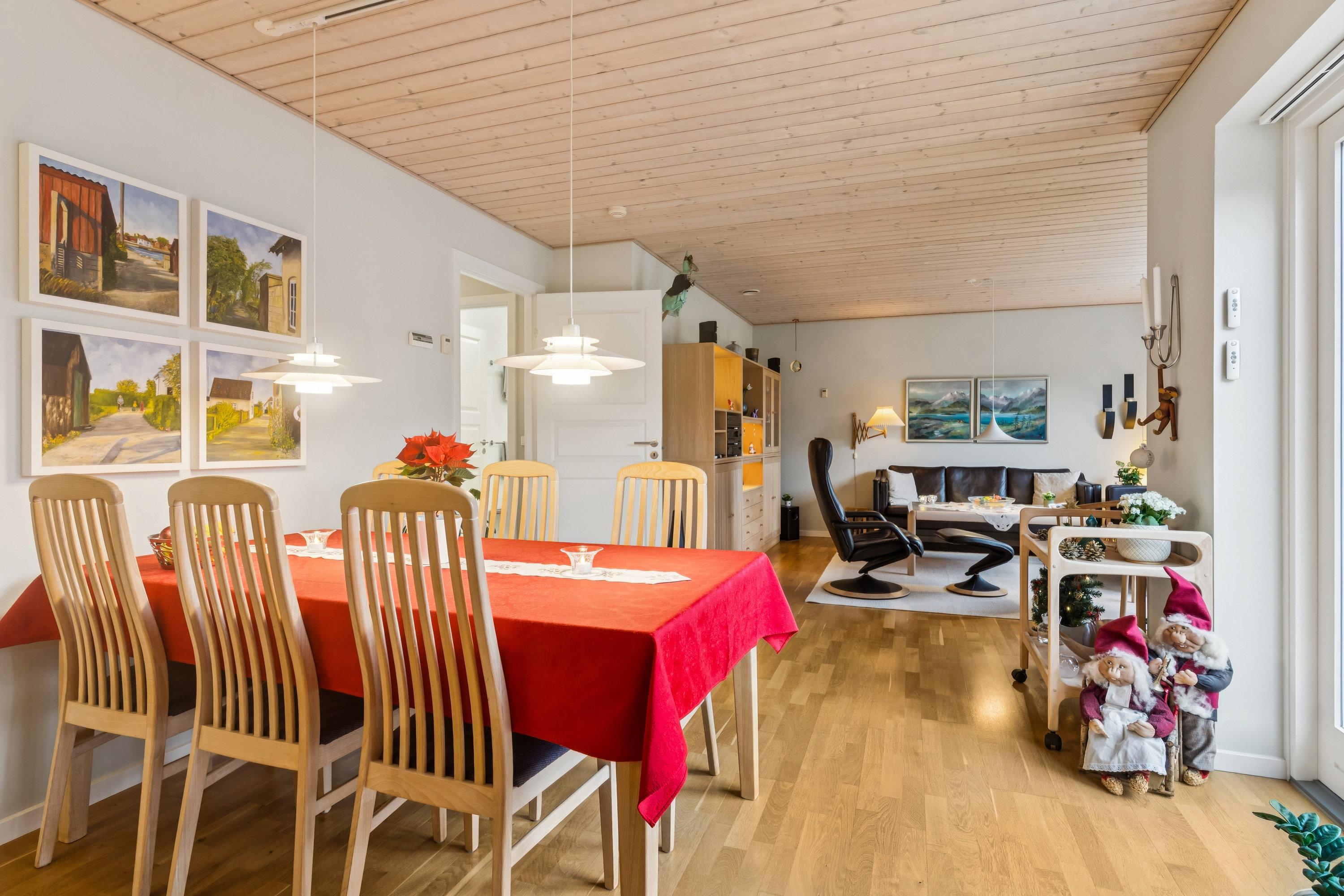 Fremhævet stue billede i fuldskærmstilstand. Billede af Rørløkken 111A, 2730 Herlev