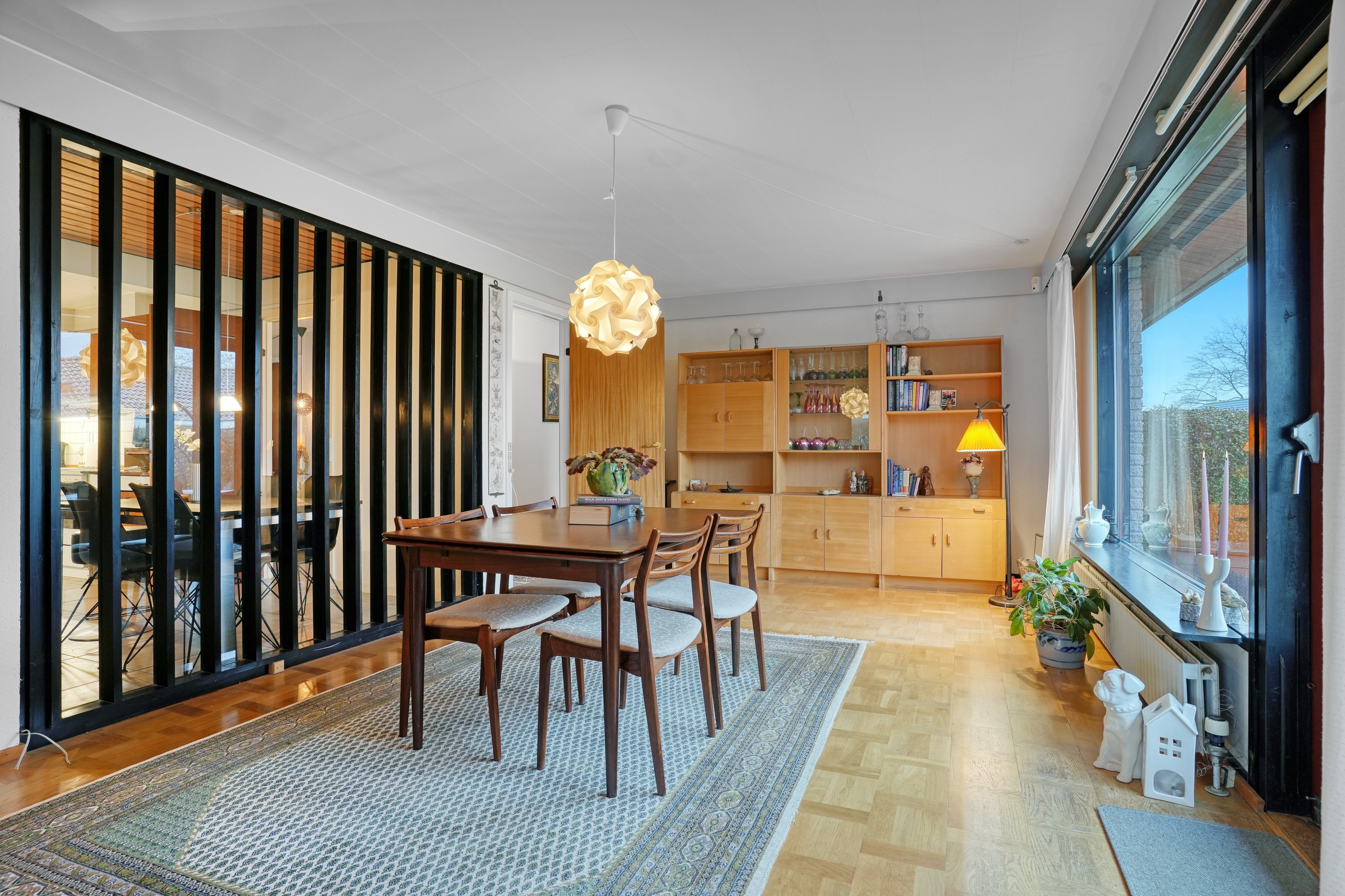 Fremhævet spisestue billede i fuldskærmstilstand. Billede af Rytterhaven 4, 3520 Farum