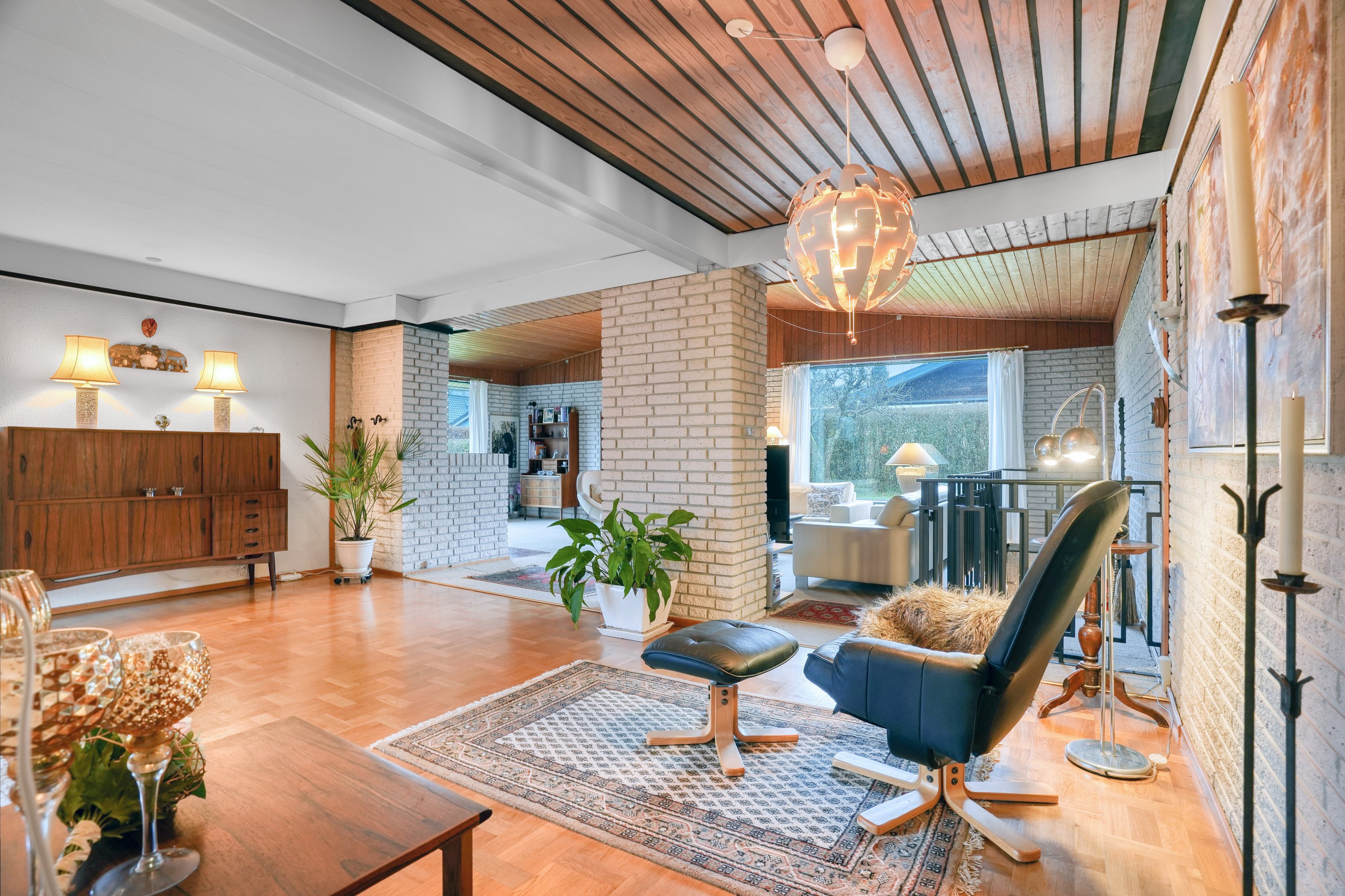 Fremhævet stue billede i fuldskærmstilstand. Billede af Rytterhaven 4, 3520 Farum