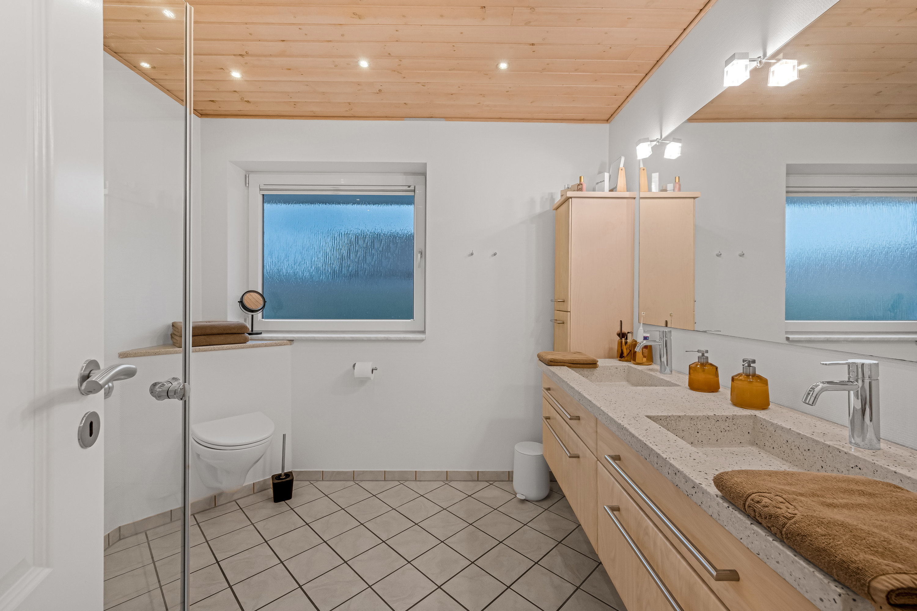 Fremhævet badeværelse billede i fuldskærmstilstand. Billede af Nørredige 4, Nr Bork, 6893 Hemmet