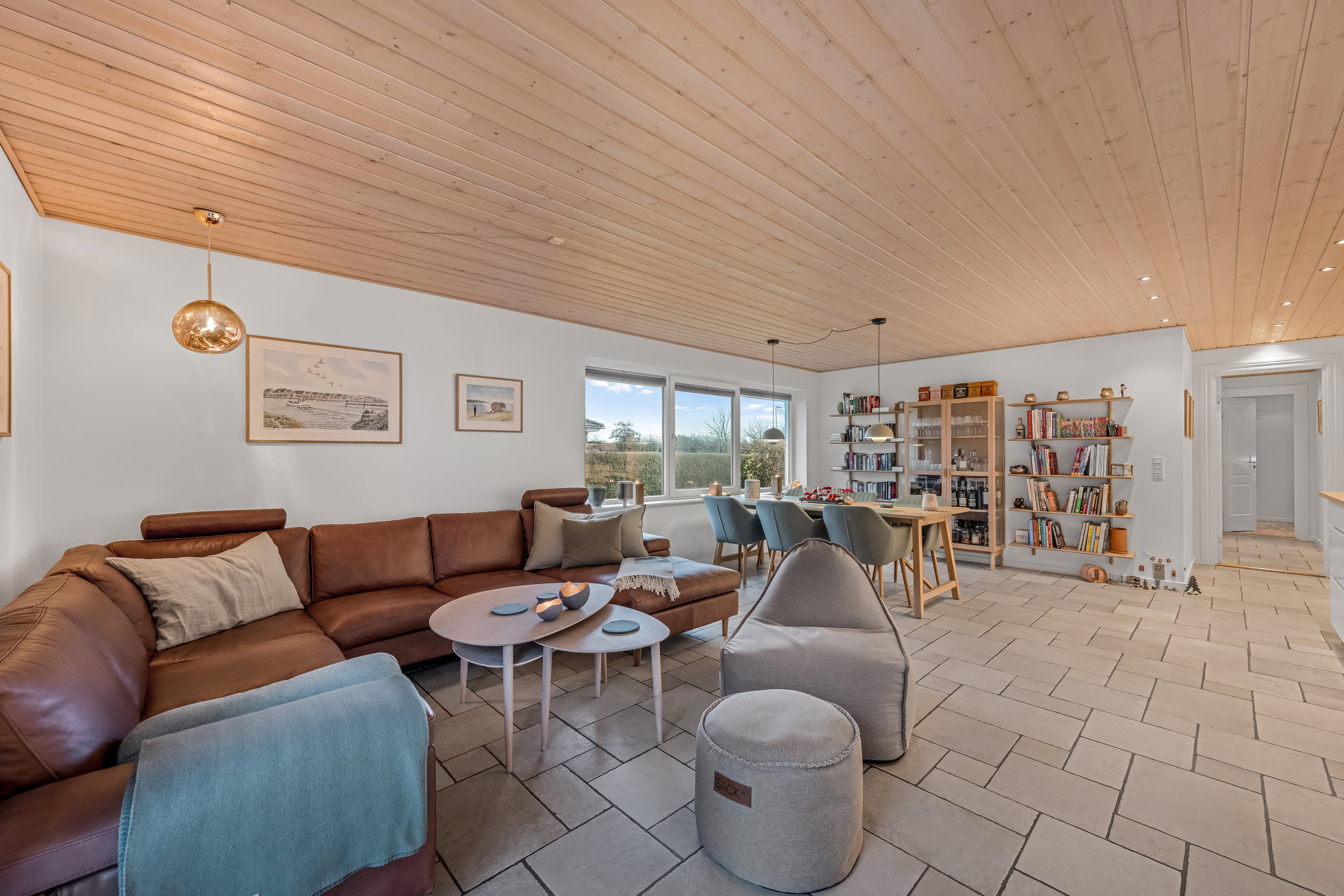 Fremhævet stue billede i fuldskærmstilstand. Billede af Nørredige 4, Nr Bork, 6893 Hemmet