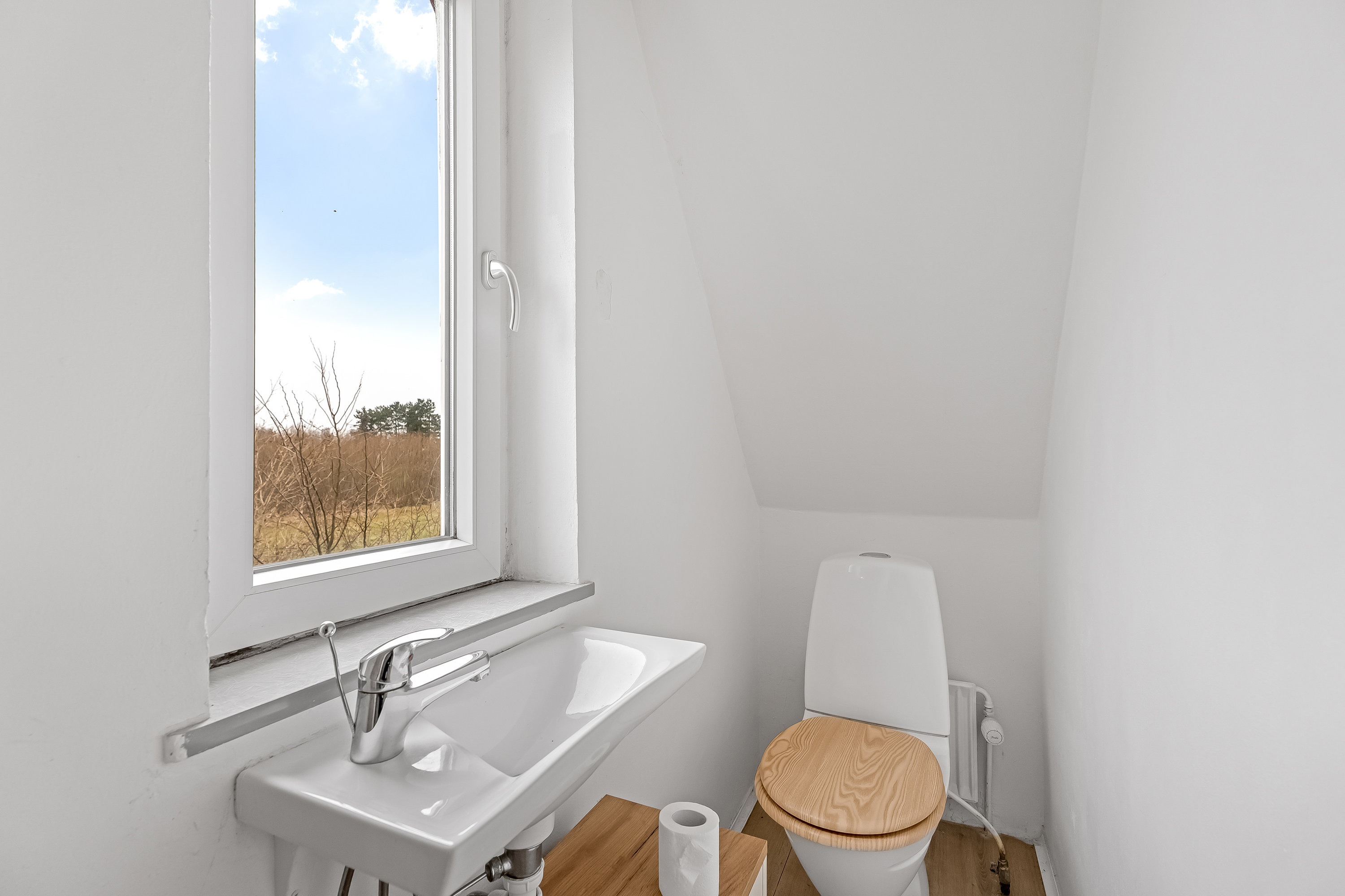 Fremhævet toilet billede i fuldskærmstilstand. Billede af Keldernæsvej 24, 4952 Stokkemarke