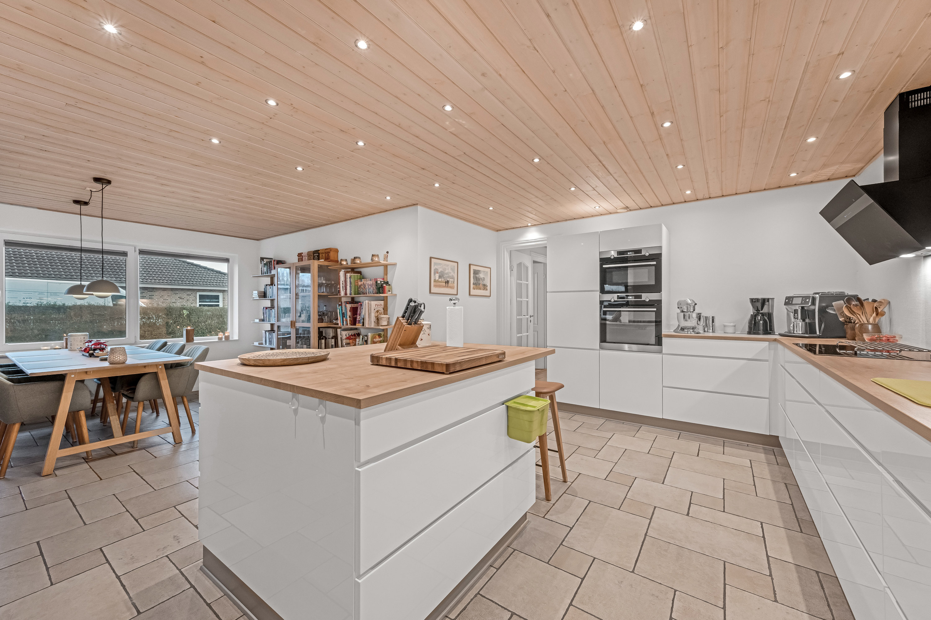 Fremhævet køkken billede i fuldskærmstilstand. Billede af Nørredige 4, Nr Bork, 6893 Hemmet