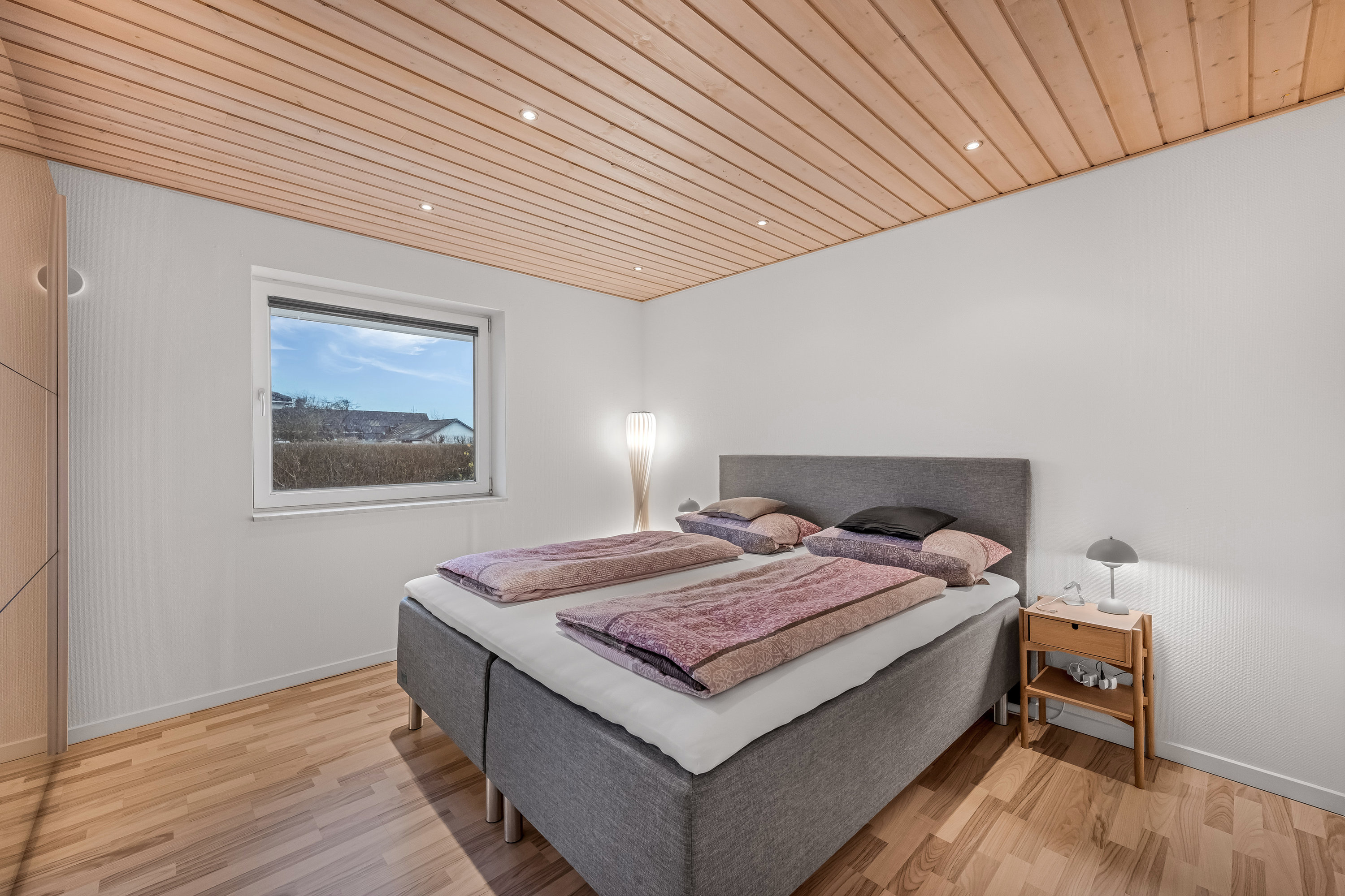 Fremhævet soveværelse billede i fuldskærmstilstand. Billede af Nørredige 4, Nr Bork, 6893 Hemmet