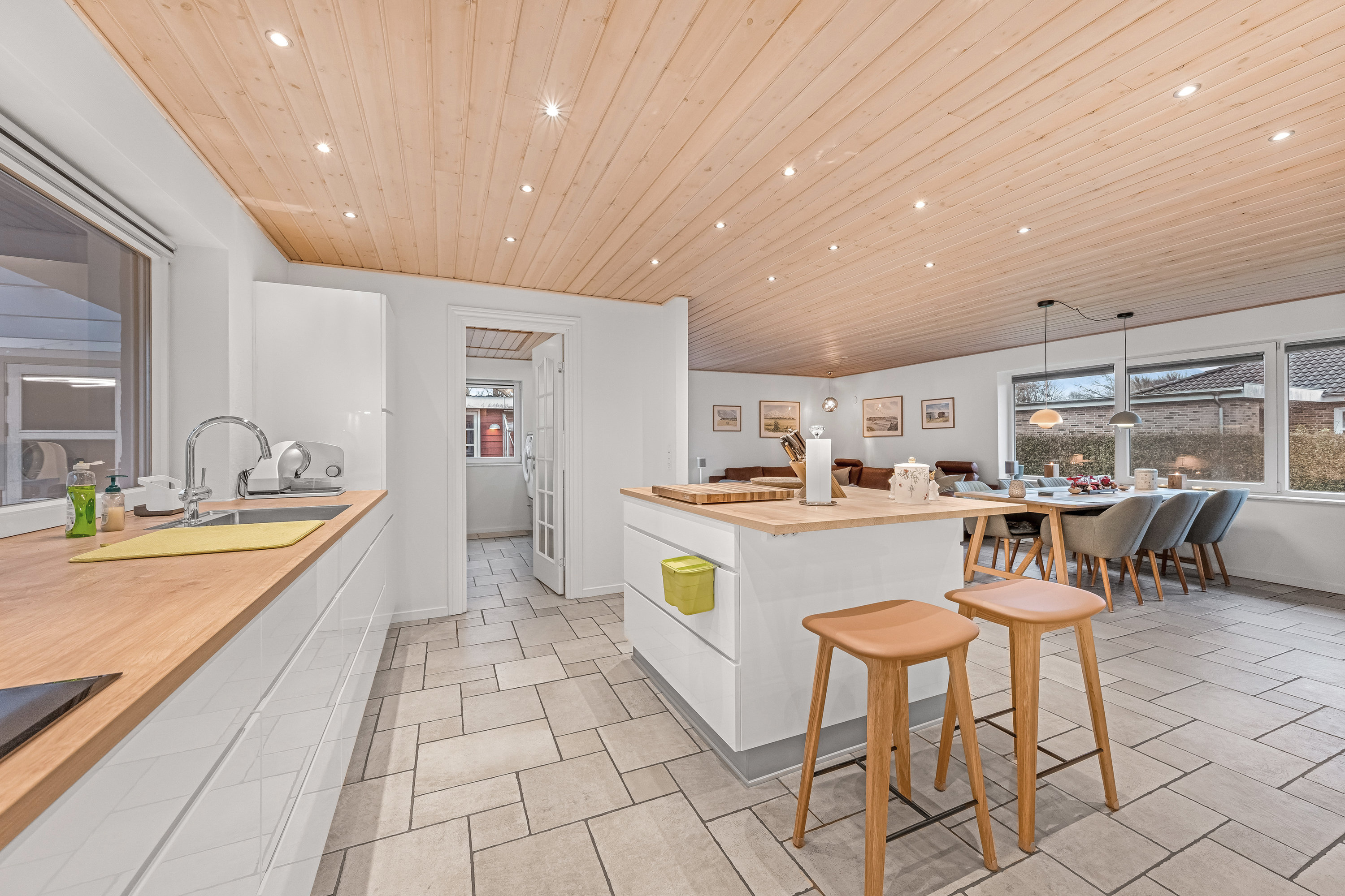 Fremhævet køkken billede i fuldskærmstilstand. Billede af Nørredige 4, Nr Bork, 6893 Hemmet