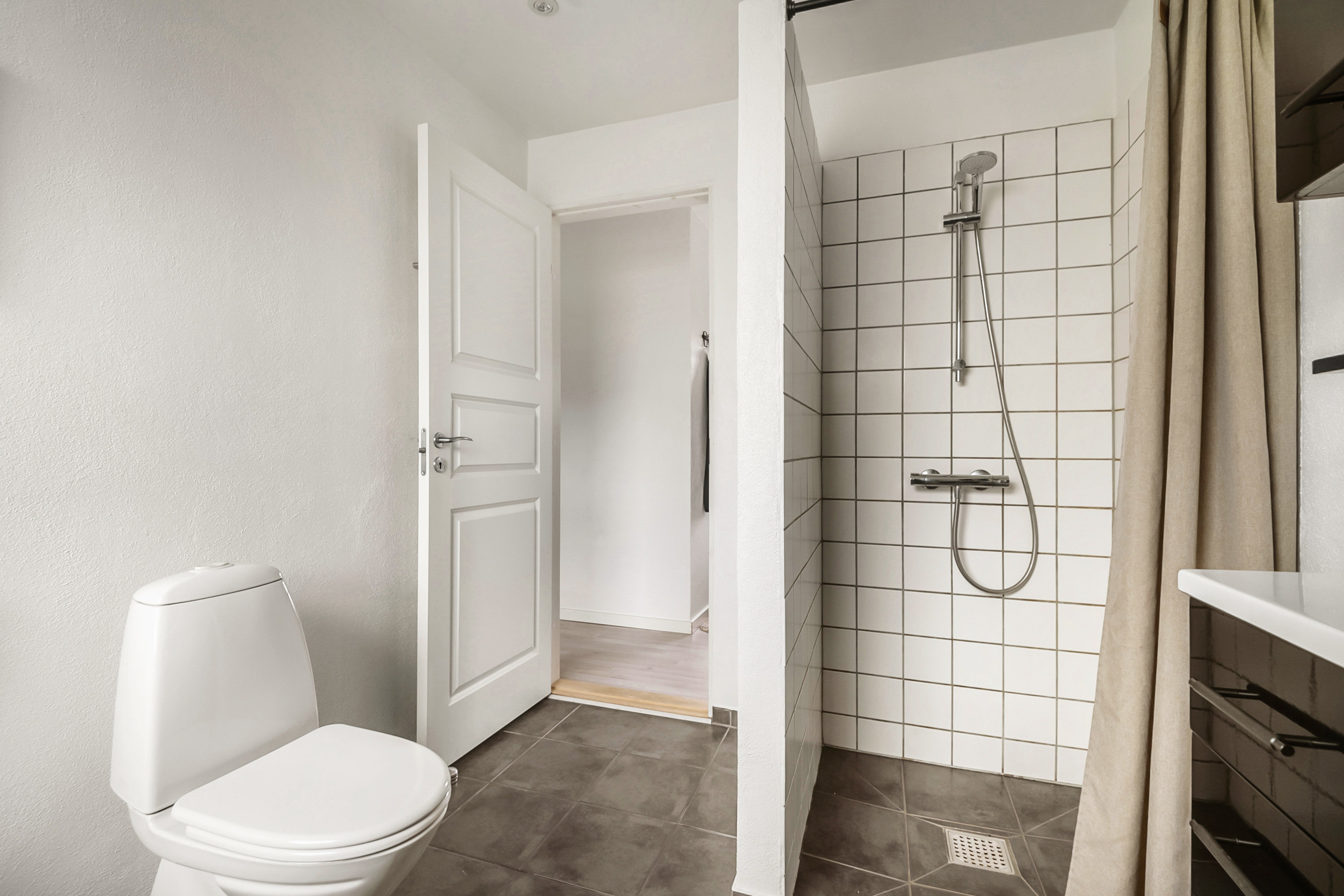 Fremhævet badeværelse billede i fuldskærmstilstand. Billede af Villavej 31, Varde, 6800 Varde