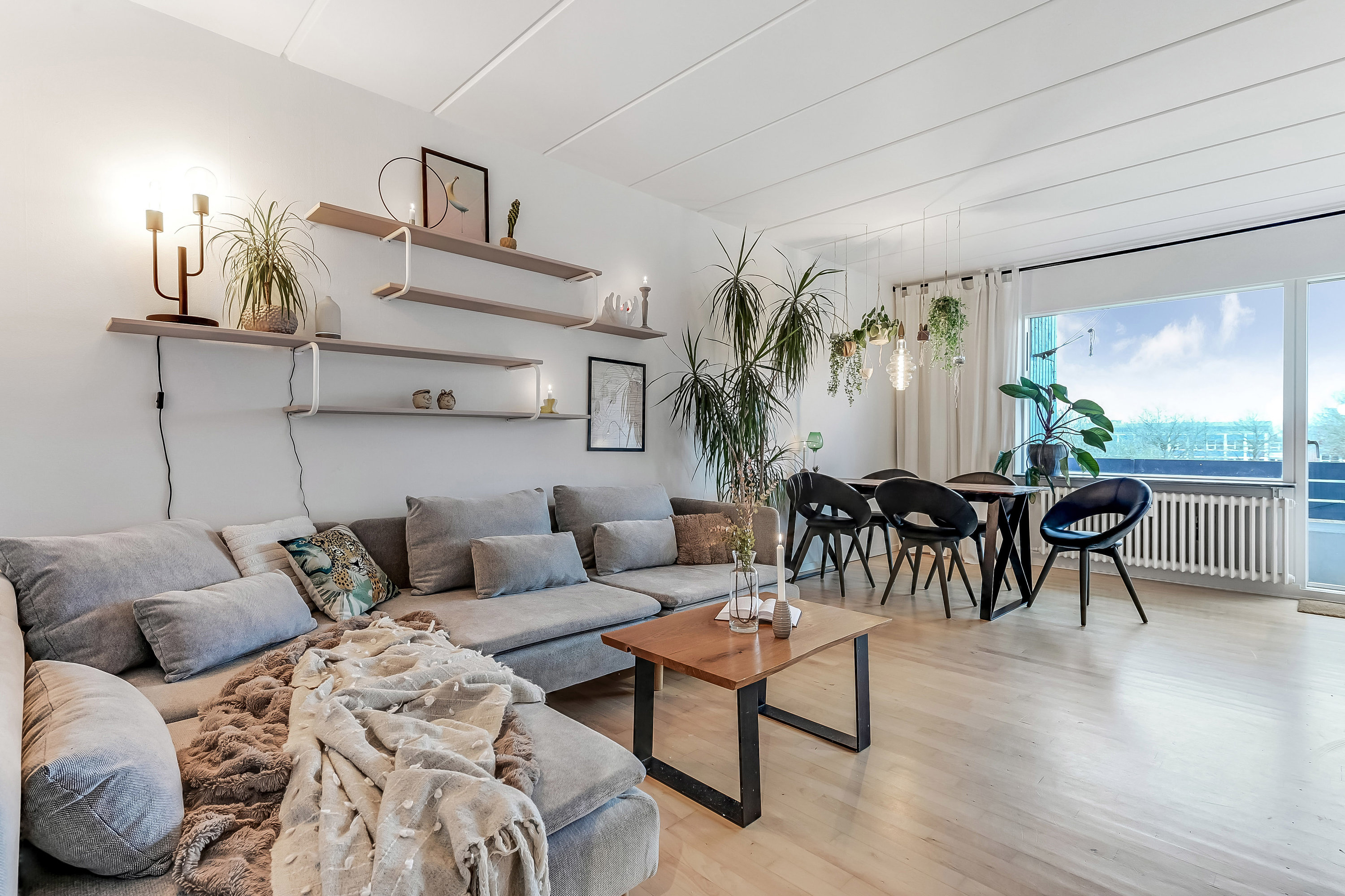 Miniaturebillede 2: stue. Billede af Skoleparken 15, 1. th., 6705 Esbjerg Ø