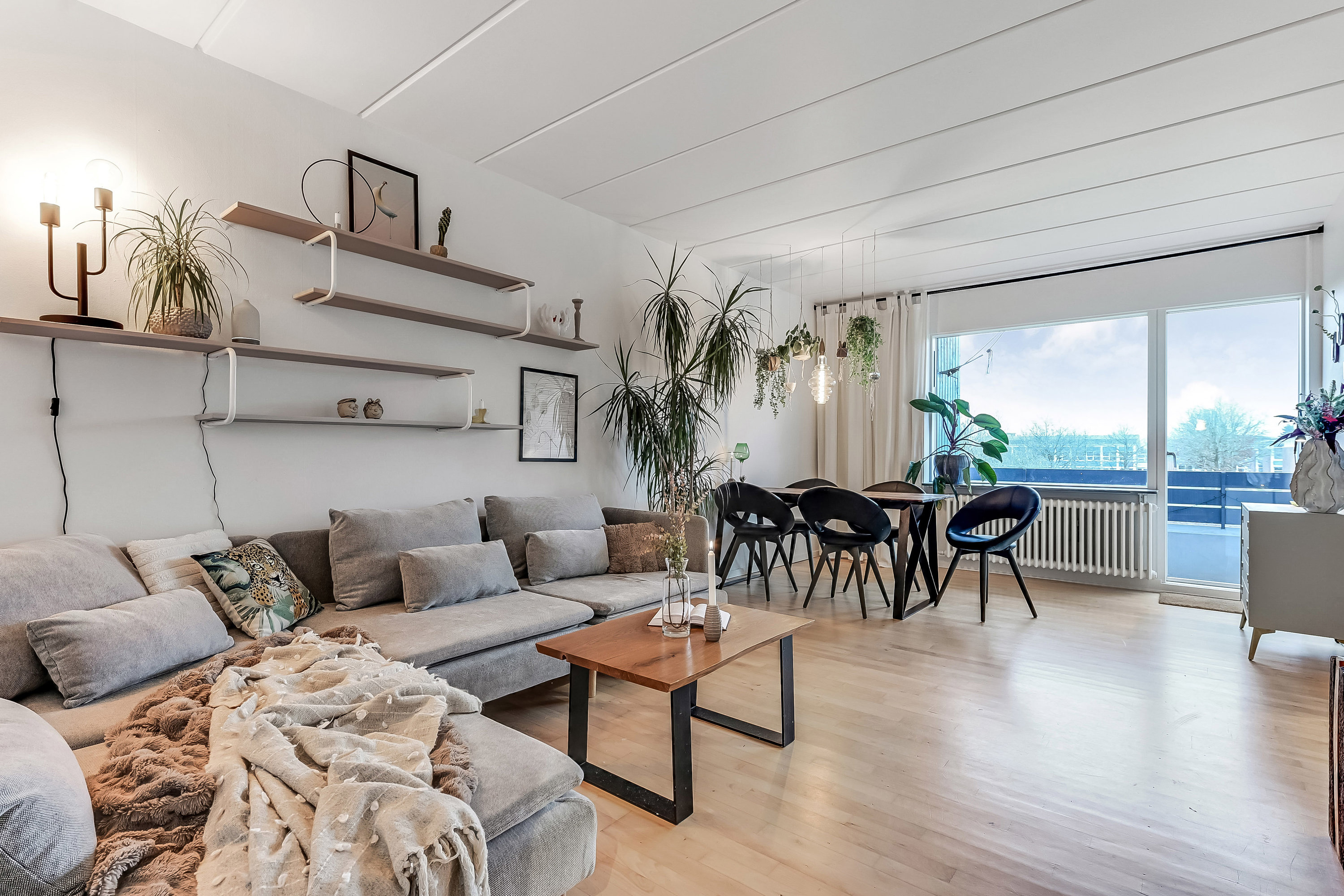 Fremhævet stue billede i fuldskærmstilstand. Billede af Skoleparken 15, 1. th., 6705 Esbjerg Ø