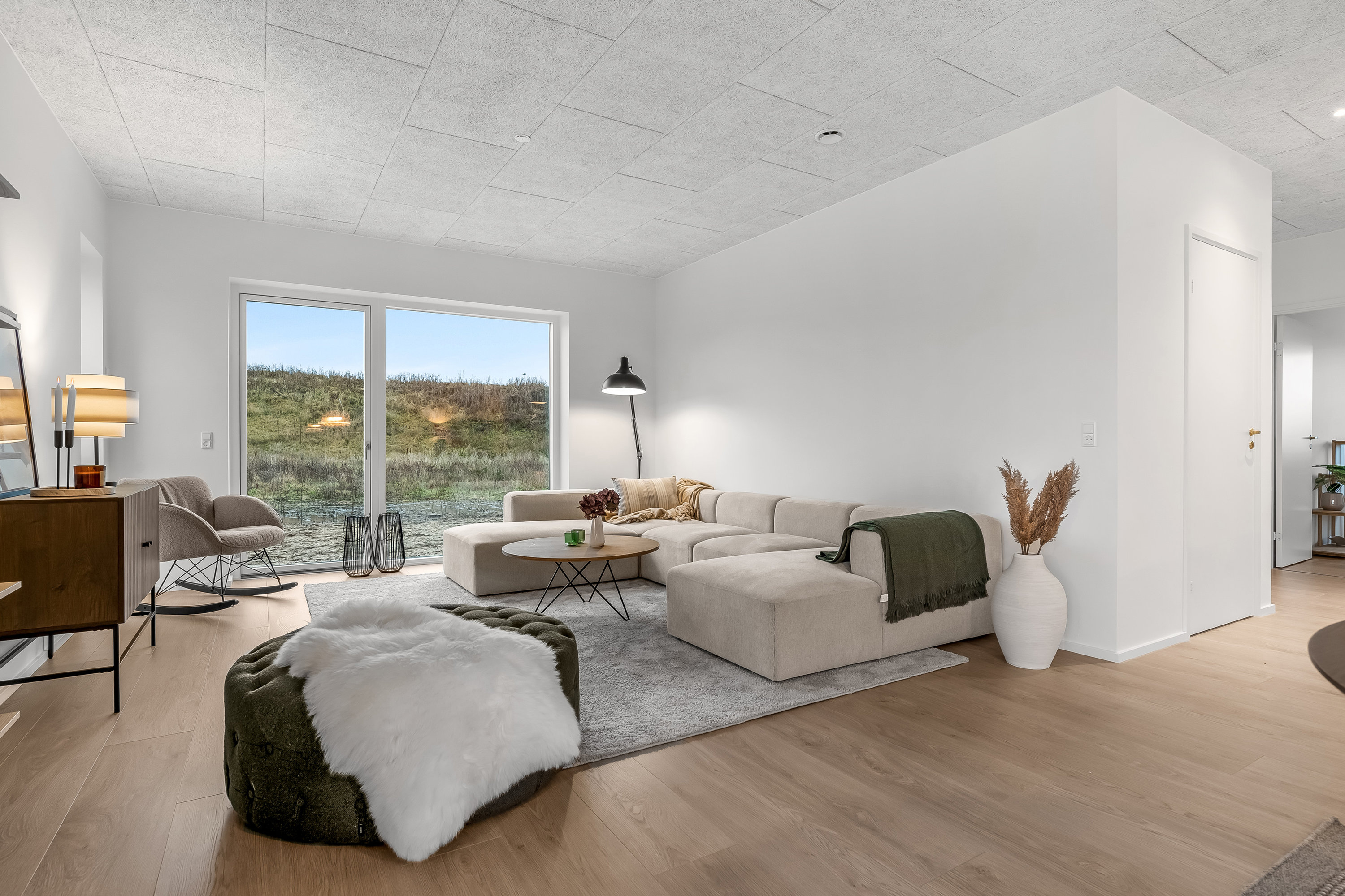 Fremhævet stue billede i fuldskærmstilstand. Billede af Dåhjorten 10, Halgårde, 7500 Holstebro