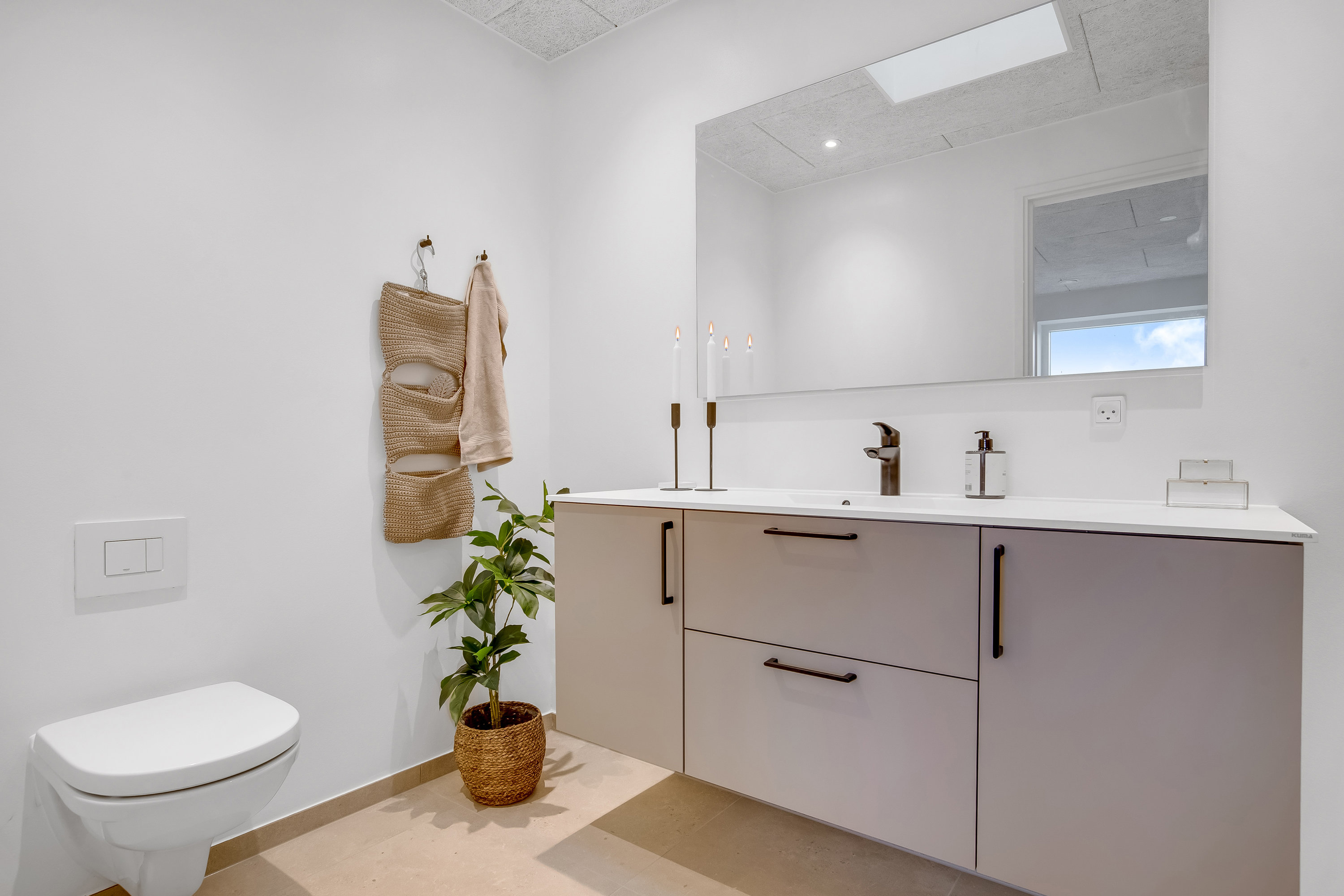 Fremhævet badeværelse billede i fuldskærmstilstand. Billede af Råbukken 12, Halgårde, 7500 Holstebro