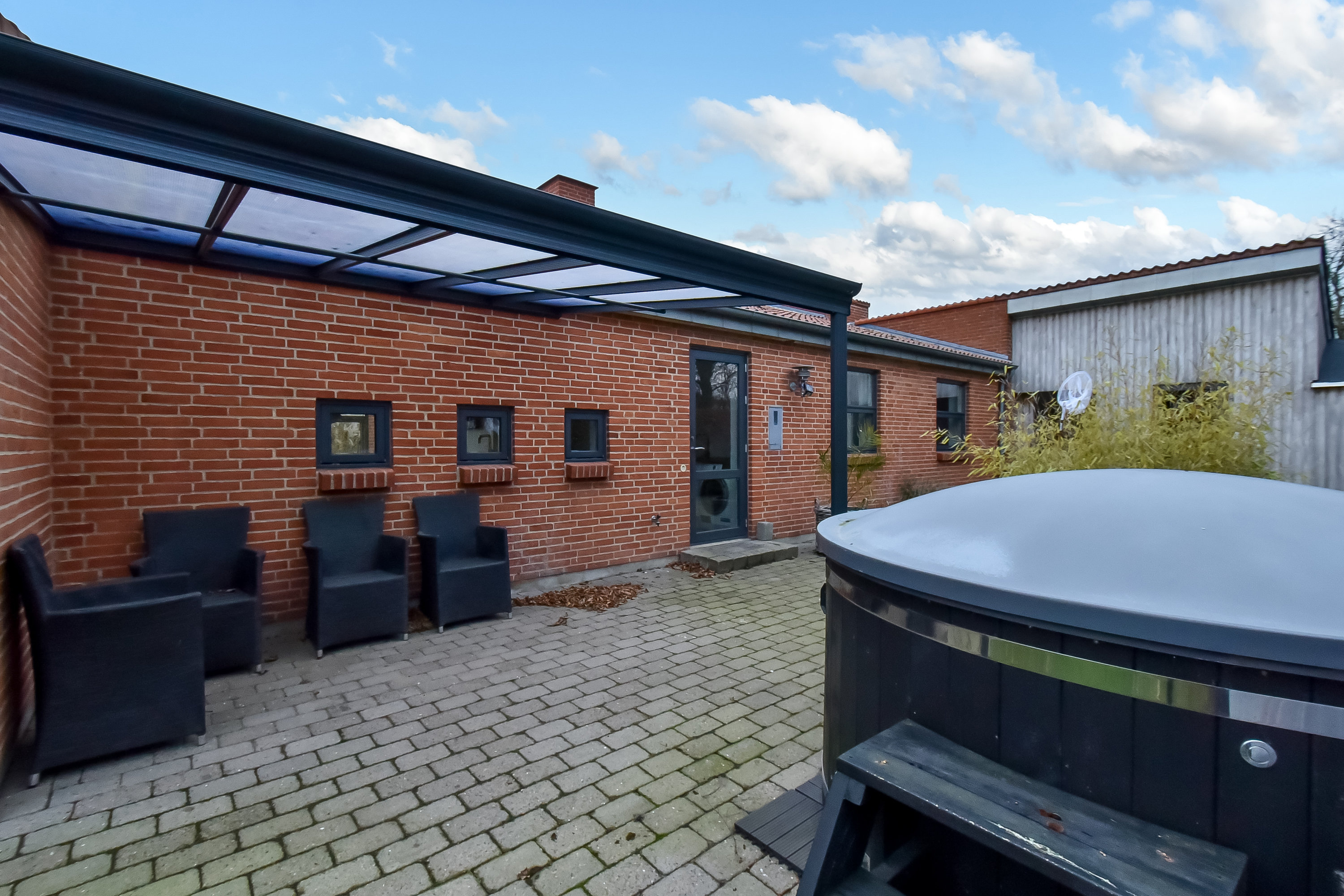 Fremhævet terrasse billede i fuldskærmstilstand. Billede af Østertorp 16, Gjellerup, 7400 Herning